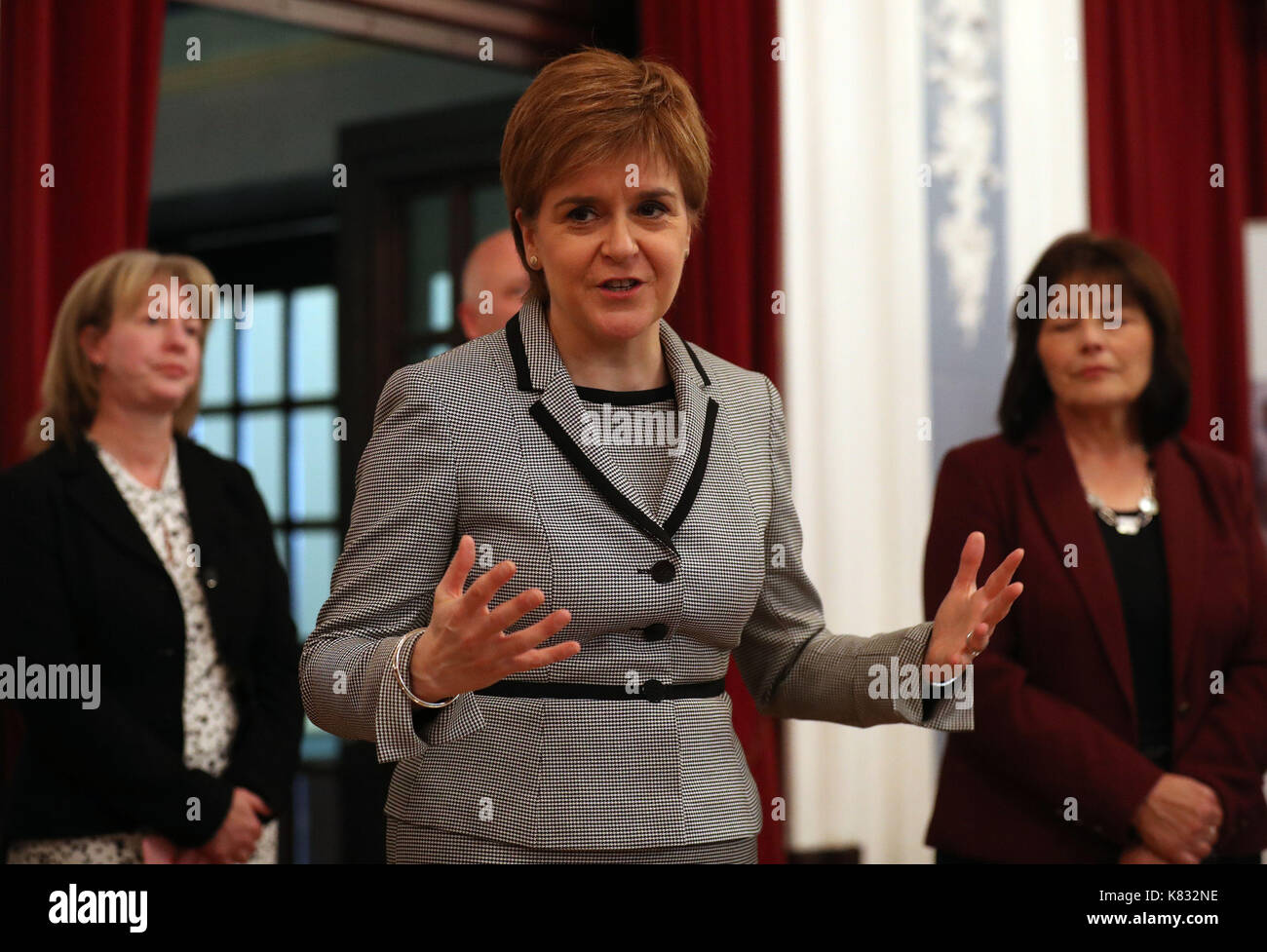 Premier ministre nicola sturgeon au caird hall à Dundee en Écosse où elle a annoncé la nouvelle de l'organisme de sécurité sociale sera basée à Dundee. Banque D'Images