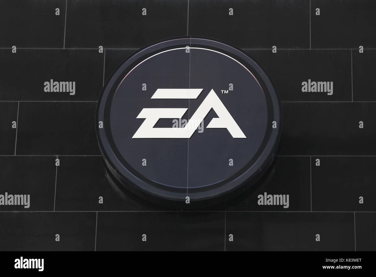 Cologne, Allemagne - 2 juillet 2017 : logo Electronic Arts sur un mur. Electronic Arts est une société américaine de jeux vidéo Banque D'Images