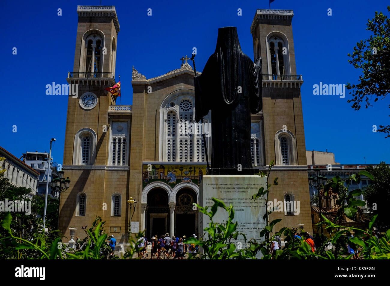 Vue de l'architecture et de la rue général de personnes à Athènes, Grèce photographié en 2017. Banque D'Images