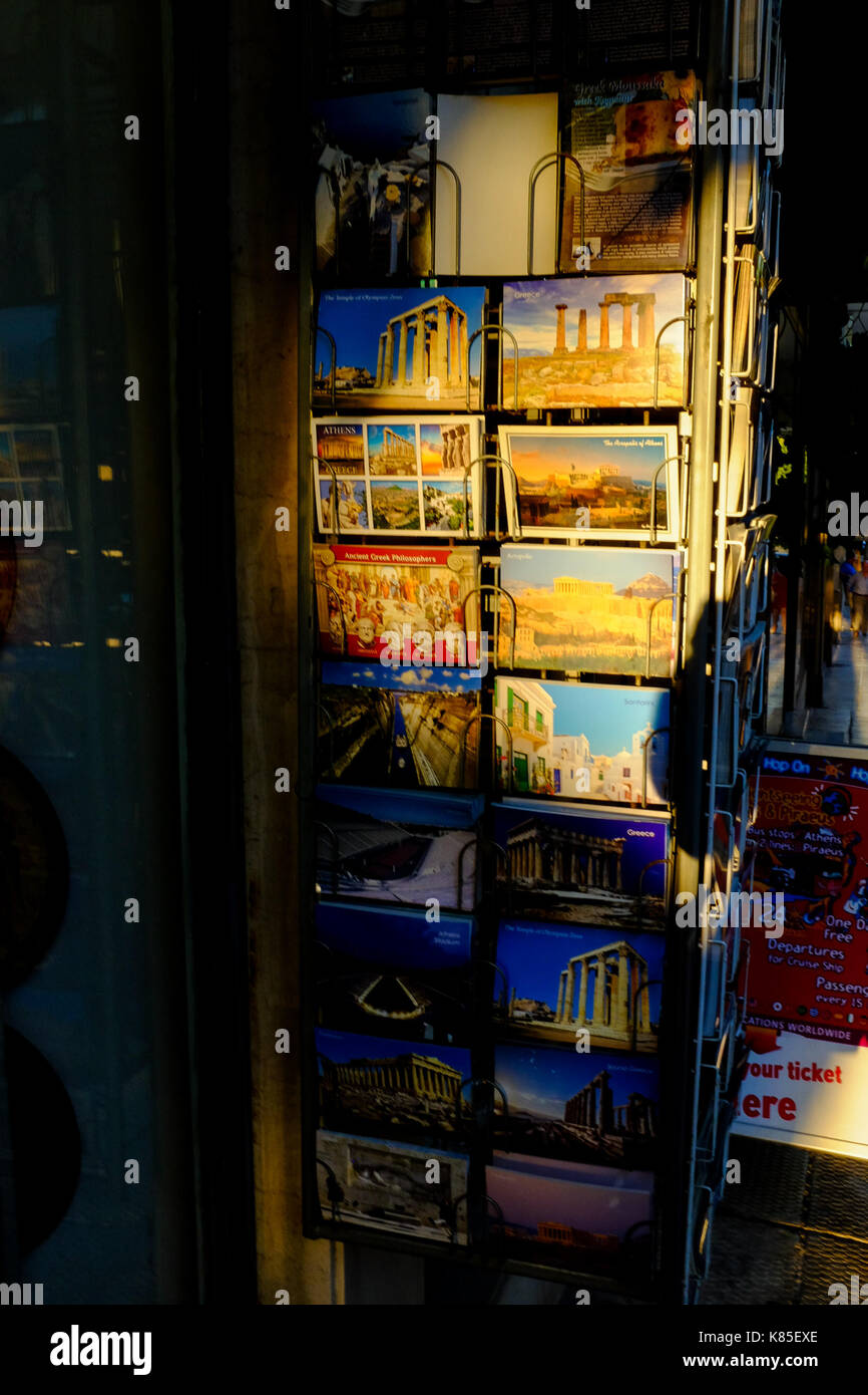 Vue de l'architecture et de la rue général de personnes à Athènes, Grèce photographié en 2017. Banque D'Images