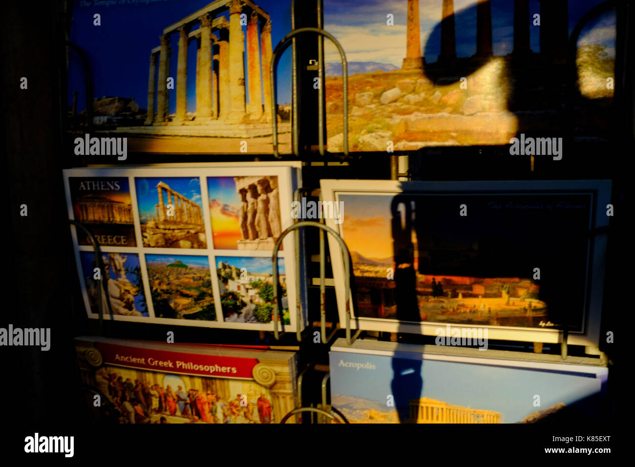 Vue de l'architecture et de la rue général de personnes à Athènes, Grèce photographié en 2017. Banque D'Images
