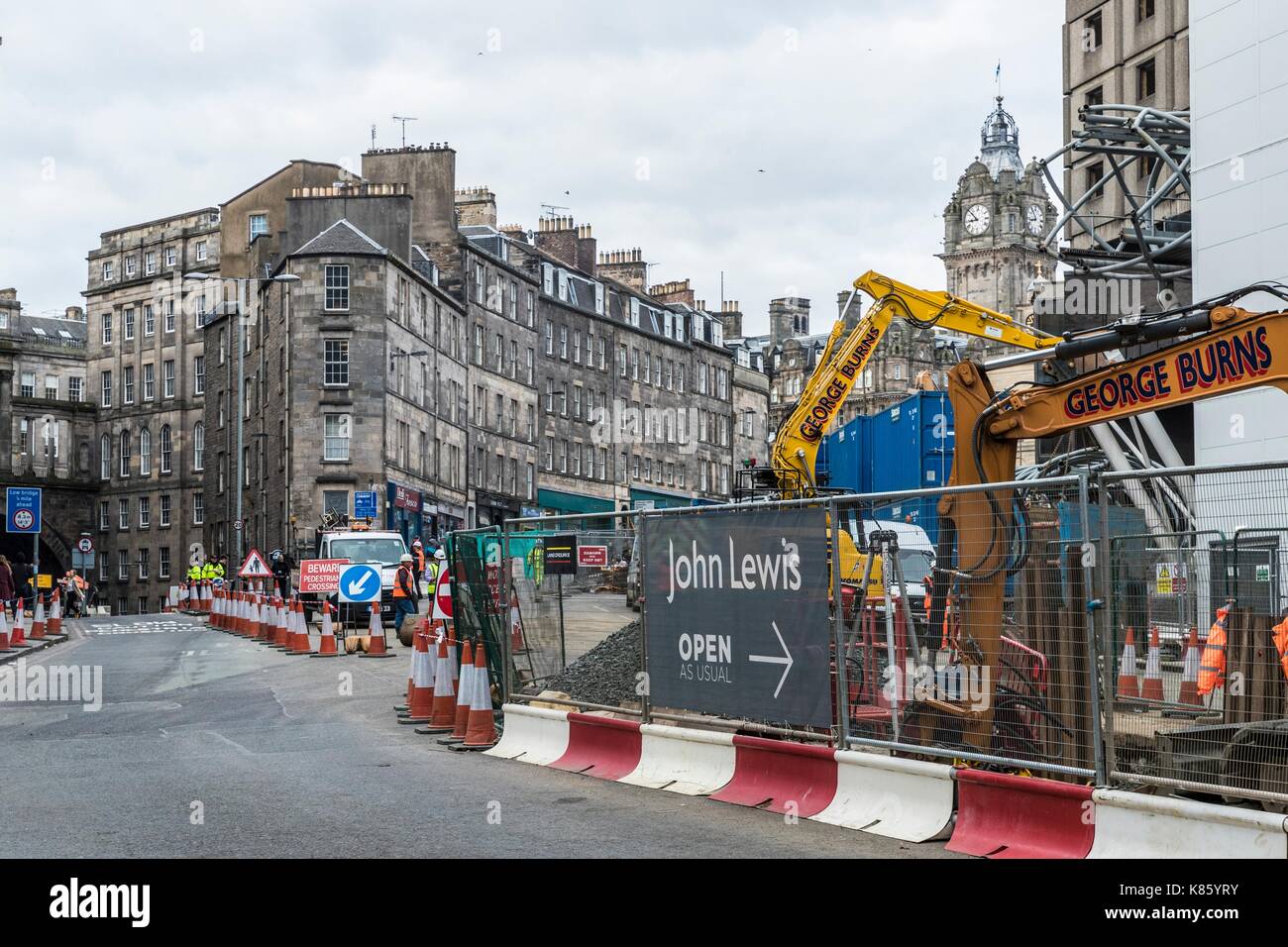 Edinburgh, Royaume-Uni. 18 sep, 2017. Le célèbre "Pont bendy' a été supprimée de Leith Street à Édimbourg pendant le week-end pour permettre le développement du nouveau quartier St James Dyson : riche de crédit/Alamy live news Banque D'Images
