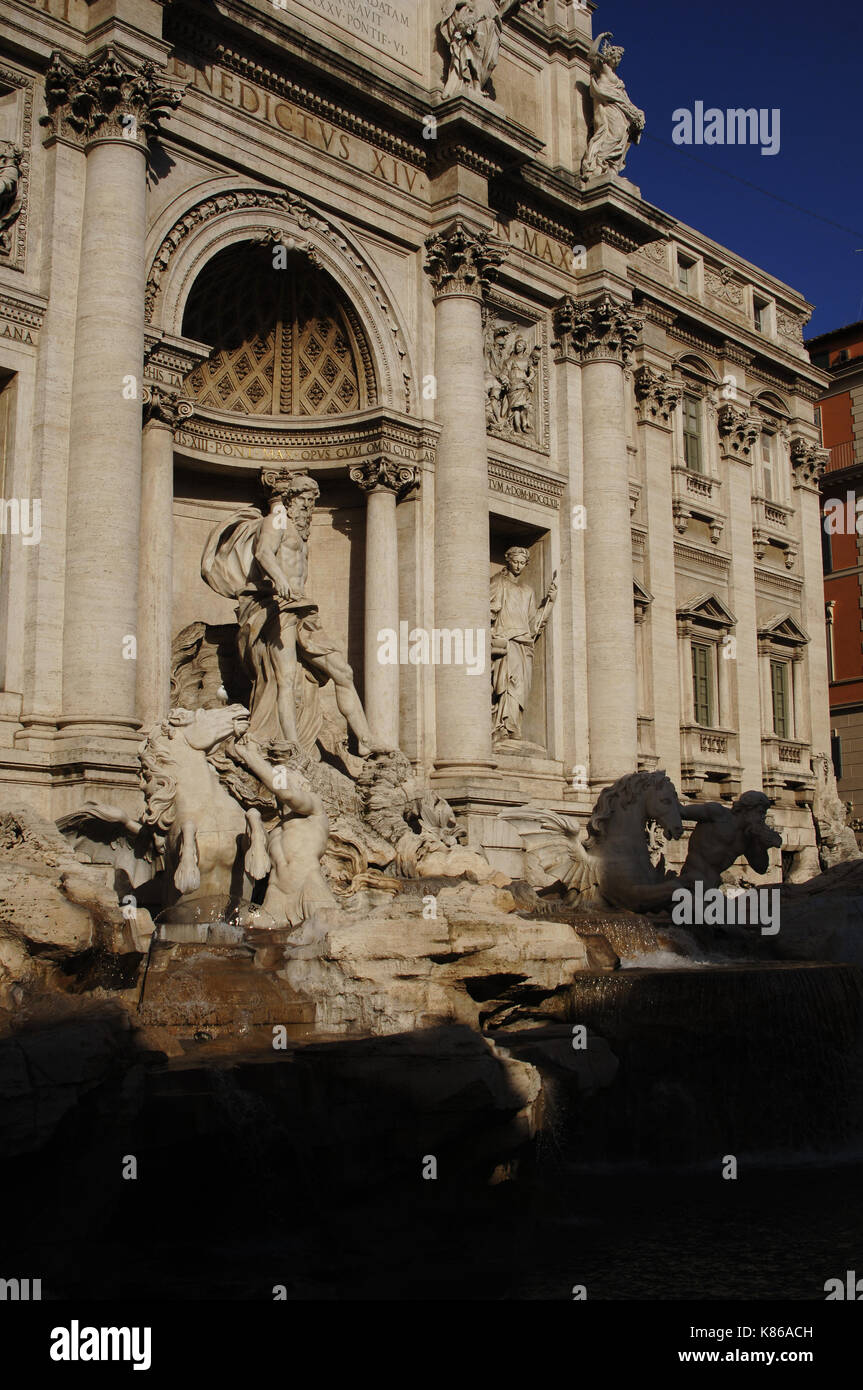 Italie. Rome. La fontaine de Trevi. baroque. Conçu par Nicola Salvi (1697-1751) et achevé par Pietro Bracci (1700-1773), 1762. Banque D'Images