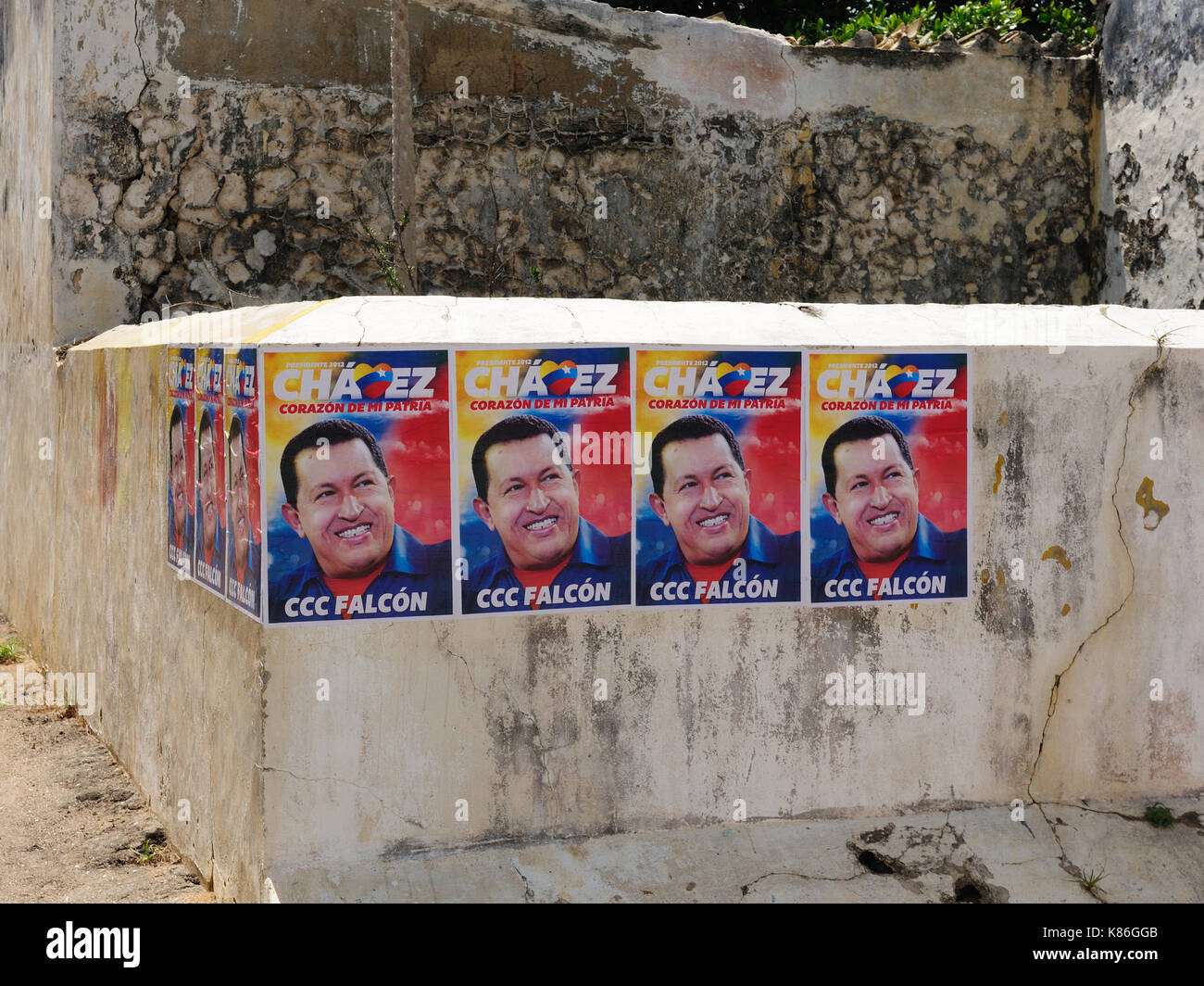 Affiche électorale sur le mur du président du Venezuela Hugo Chavez en essayant d'obtenir une réélection lors des élections présidentielles en 2012. Banque D'Images