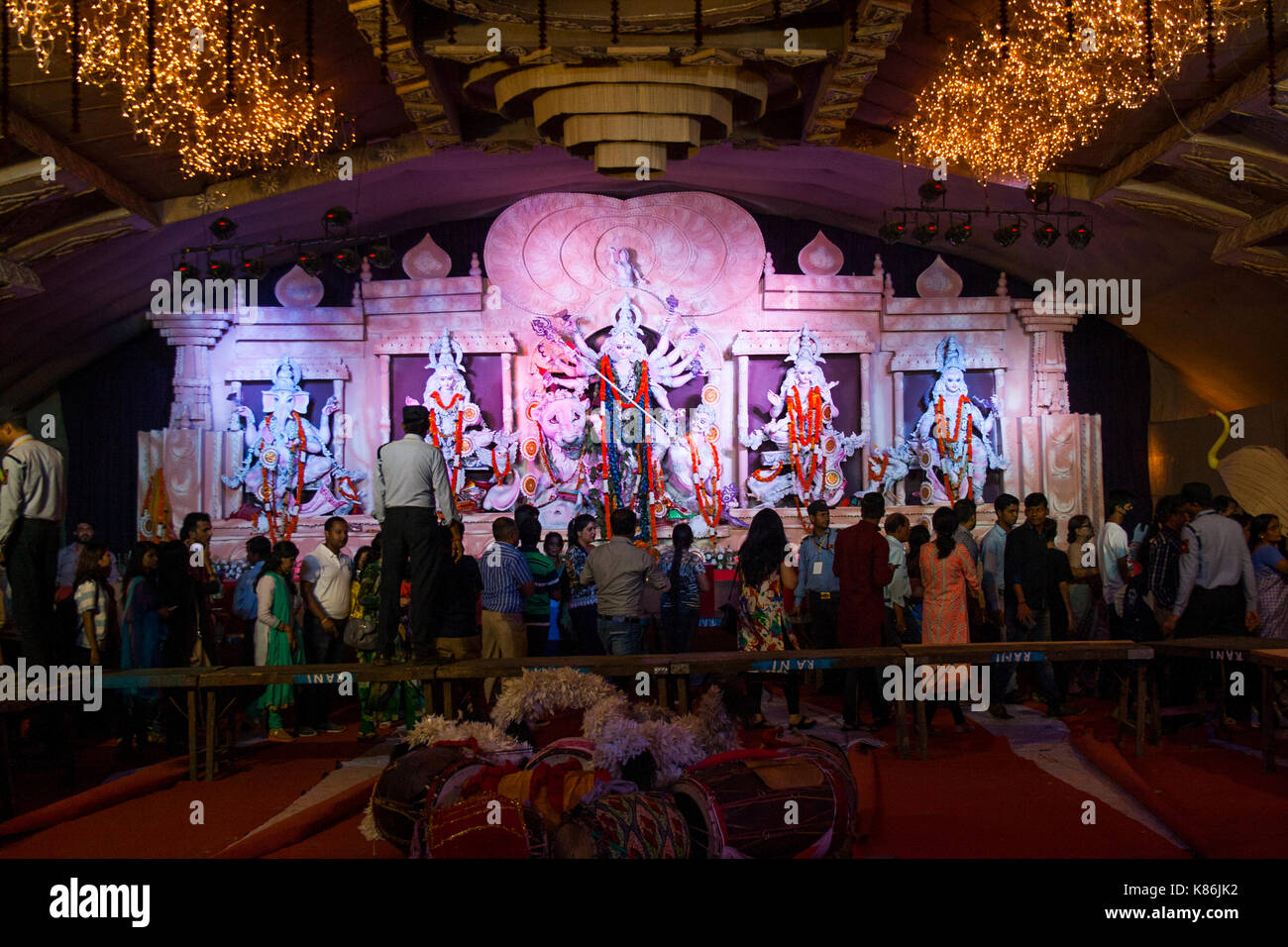 La déesse Durga, une exposition moderne à Banani Puja Mandap, pendant le festival hindou de Durga Puja Banque D'Images
