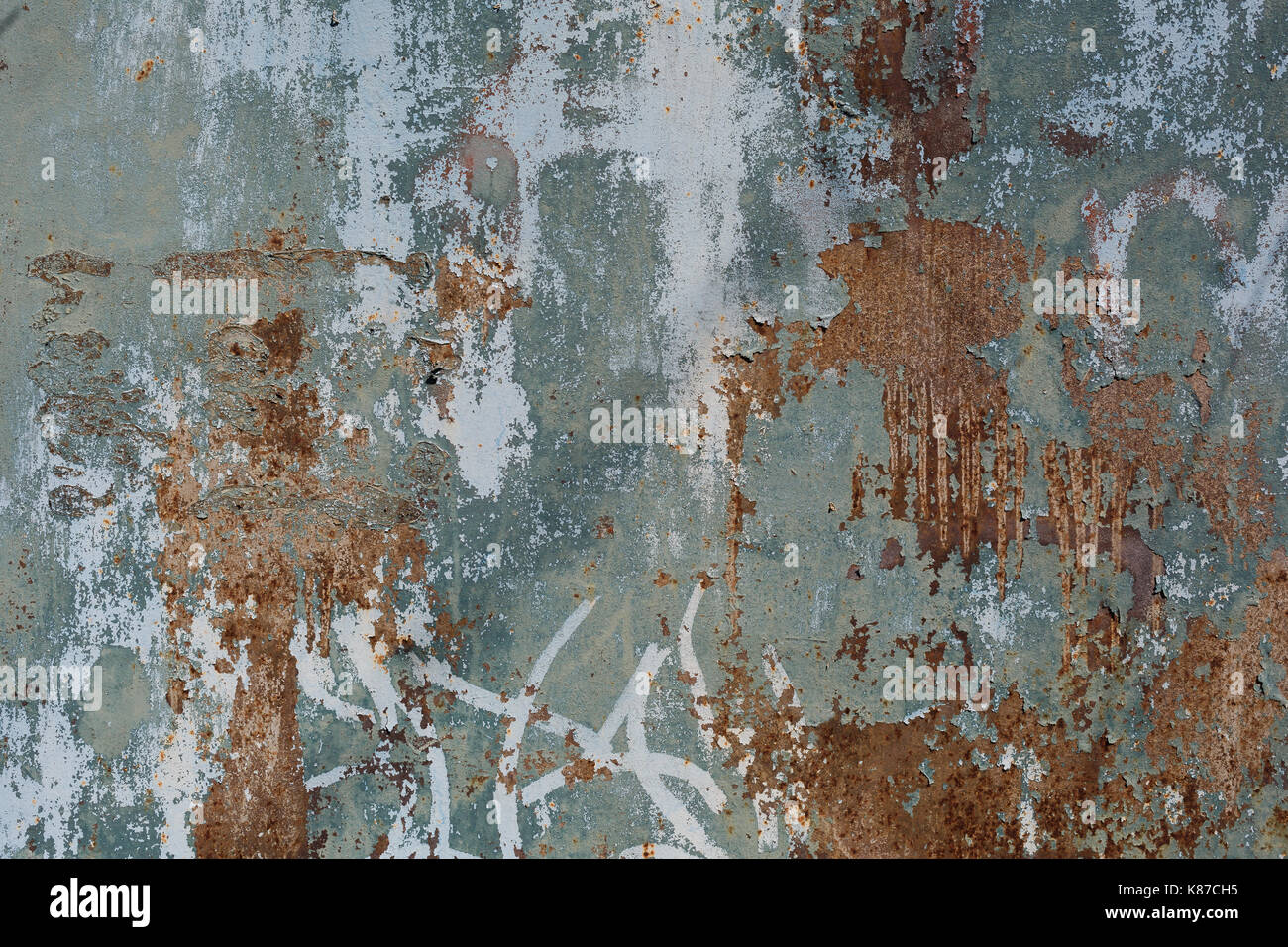 Rusty metal surface avec de la peinture bleu Banque D'Images