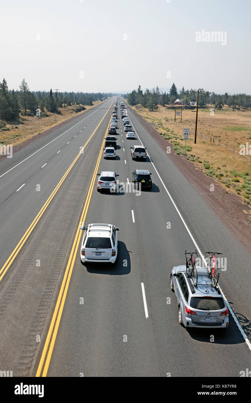 21 août, 2017. Publiez éclipse totale du trafic dans l'Oregon, USA. Post- le trafic lourd eclipse quitte la bande de totalité près de Redmond, Oregon, et têtes de ba Banque D'Images