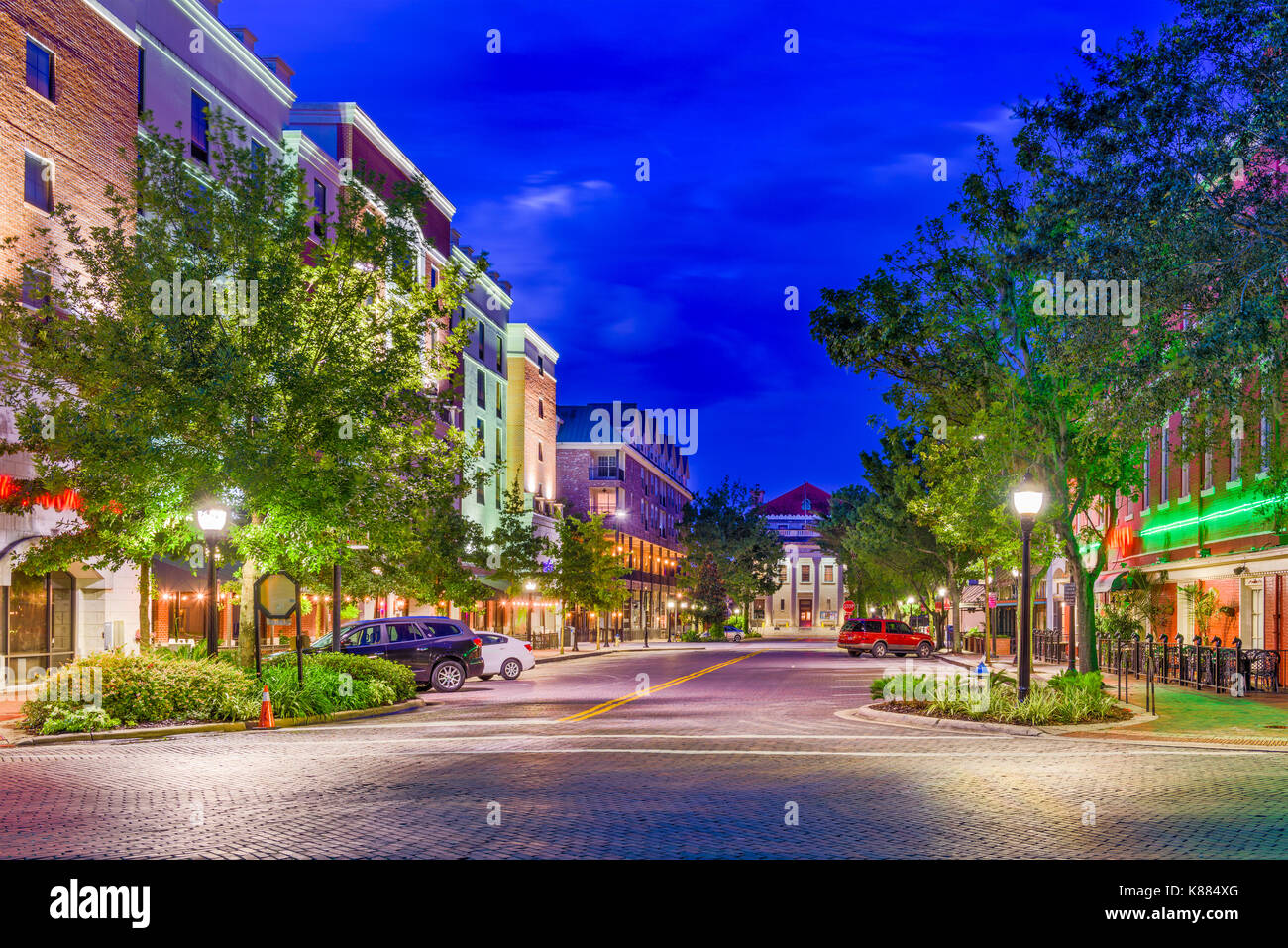 Gainesville, Floride, USA Centre-ville au crépuscule. Banque D'Images
