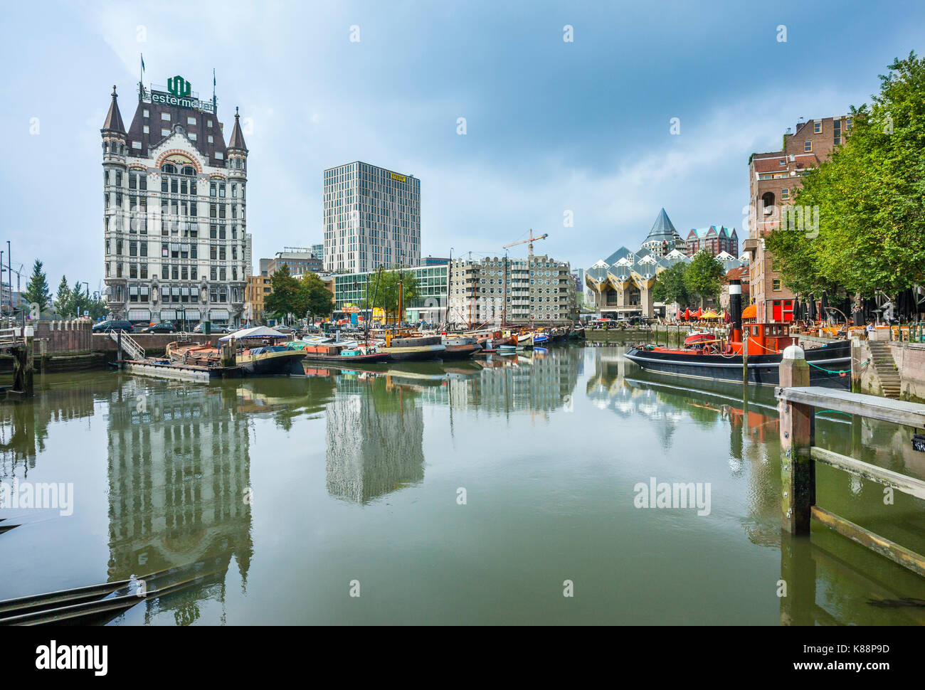 Pays Bas, Hollande-du-Sud, de Rotterdam, Quartier Maritime, vue de l'Art Nouveau Witte Huis (Maison Blanche) et Piet Blom crayon et du bâtiment C Banque D'Images
