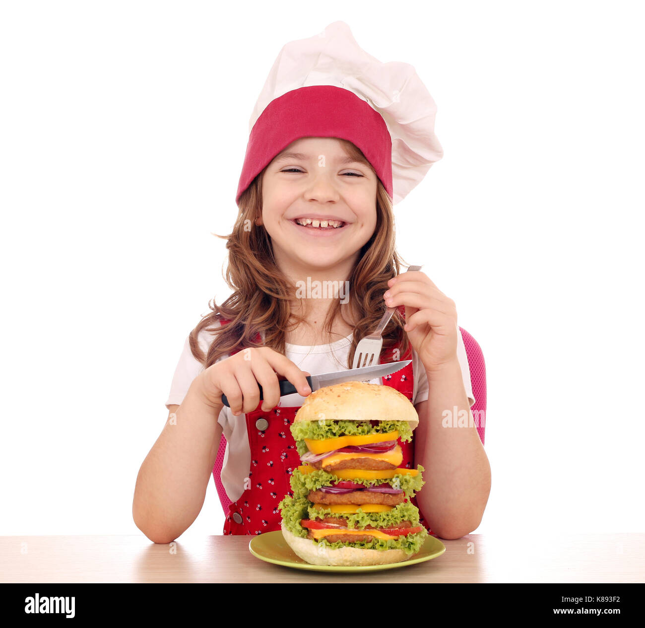 Happy little girl cook avec big hamburger prêt pour le déjeuner Banque D'Images