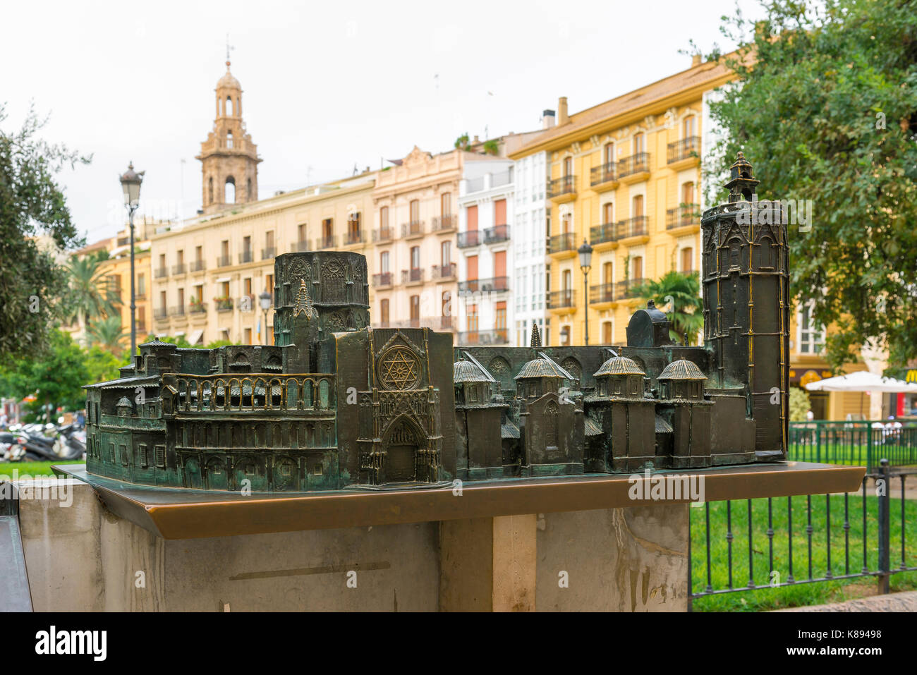 La Plaza de la Reina Valencia laiton, modèle de la Cathédrale de Valencia se trouve dans le bâtiment de la place de la Reine dans le centre historique de la ville, de l'Espagne. Banque D'Images
