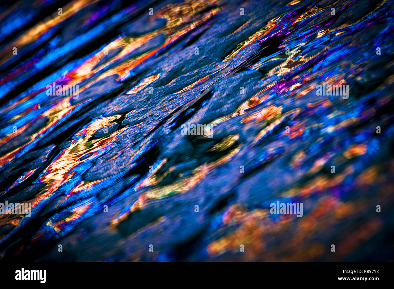 Réflexion sur l'eau en mouvement couleur Banque D'Images