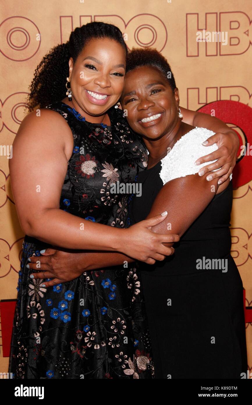 Kimberly hebert Gregory, Jackie mccleod (mère) au niveau des arrivées pour hbo emmy after party - partie 2, le pacifique design center, los angeles, ca septembre 17, 2017. Photo par : ja/everett collection Banque D'Images