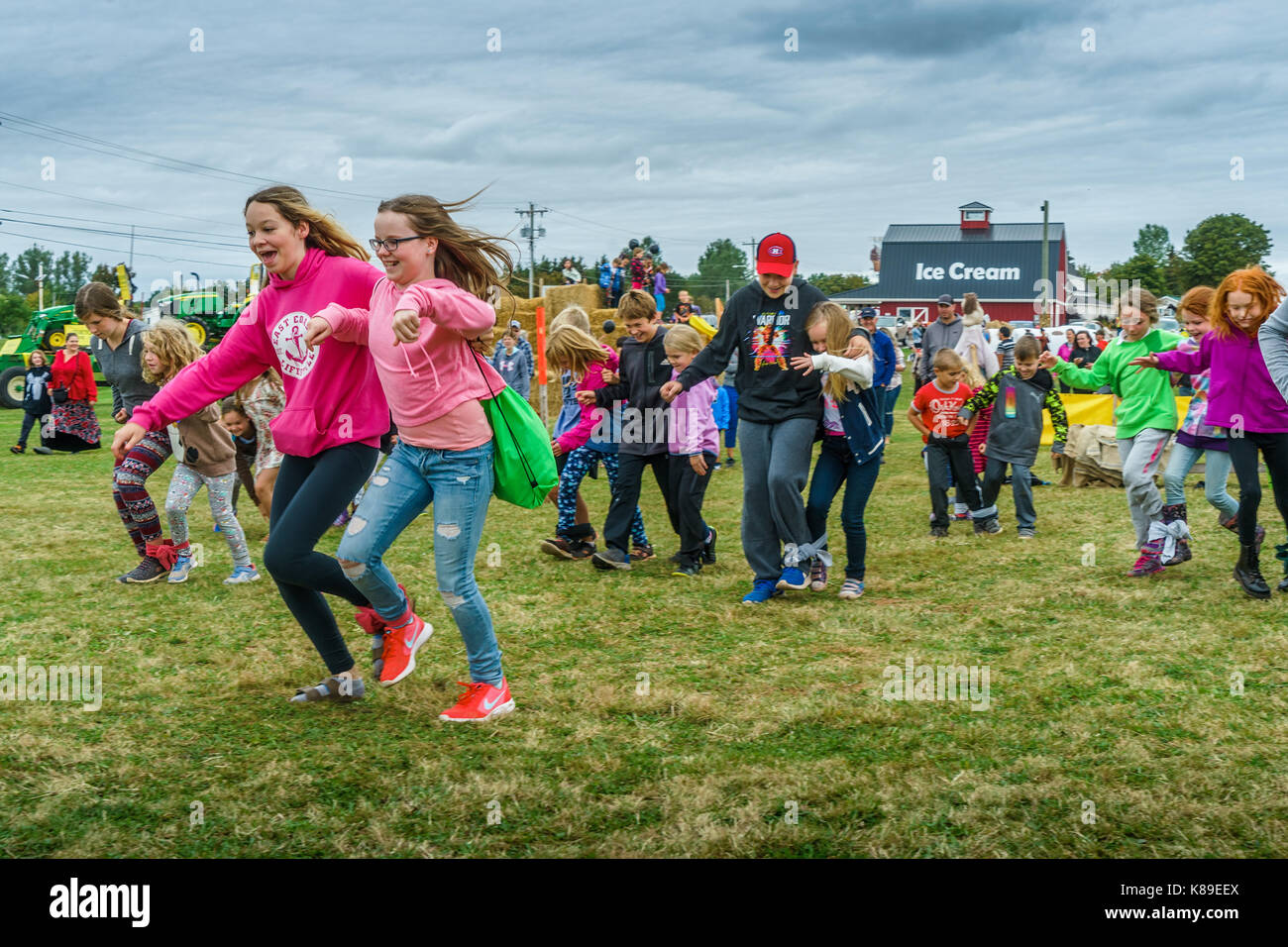 SUMMERSIDE, PRINCE EDWARD ISLAND, CANADA - 17 Sept : les concurrents s'exécuter dans la course à trois pieds à la journée portes ouvertes le 17 septembre, 2017 Crédit : Verena Matthieu/Alamy Live News Banque D'Images