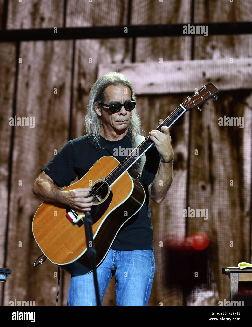 Burgettstown, PA, USA. 16 sep, 2017. Tim Reynolds rocks la foule à l'aide de ferme en 2017 burgetstown, pa. le 16 septembre 2017.Photo © Jeff Moore crédit : Jeff Moore/zuma/Alamy fil live news Banque D'Images