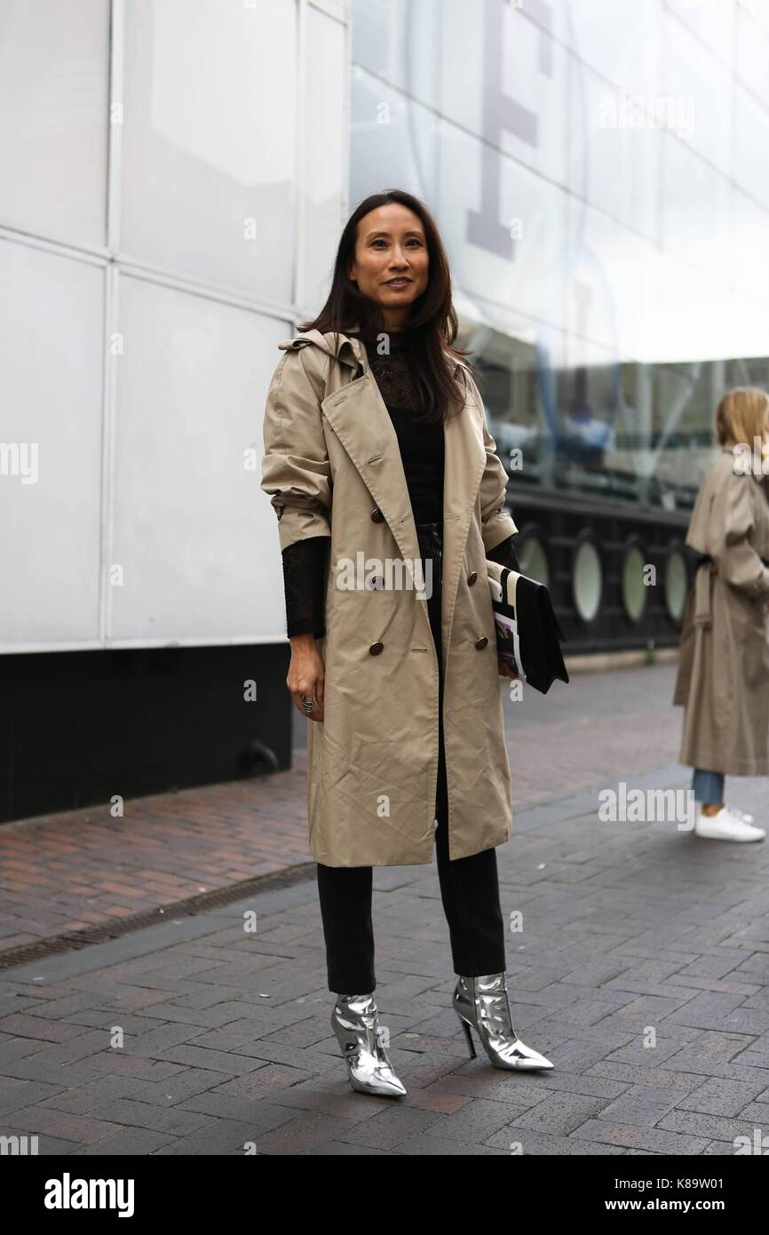 Elizabeth von der Goltz, directeur de l'achat global net-a-porter, posant à l'extérieur de la piste, Roland Mouret afficher lors de la London fashion week - sept 17, 2017 - Photo : valentina ranieri ***pour un usage éditorial uniquement*** | verwendung weltweit Banque D'Images