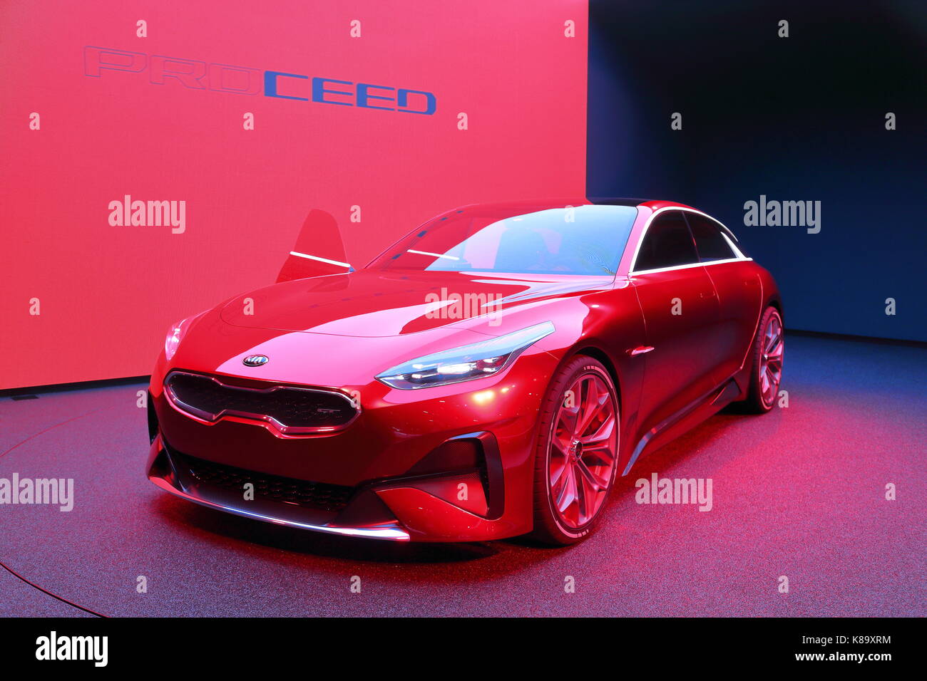 Les constructeurs du monde entier présentent leurs nouveaux modèles et concept-cars à l'occasion du salon de l'automobile voiture d'IAA de Francfort, Allemagne Banque D'Images