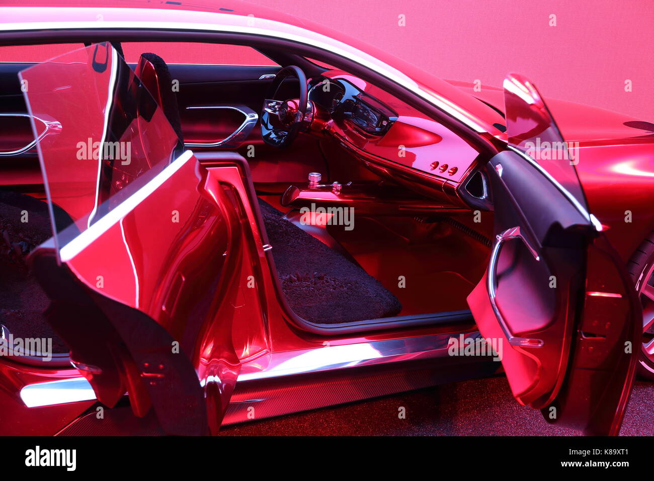 Les constructeurs du monde entier présentent leurs nouveaux modèles et concept-cars à l'occasion du salon de l'automobile voiture d'IAA de Francfort, Allemagne Banque D'Images