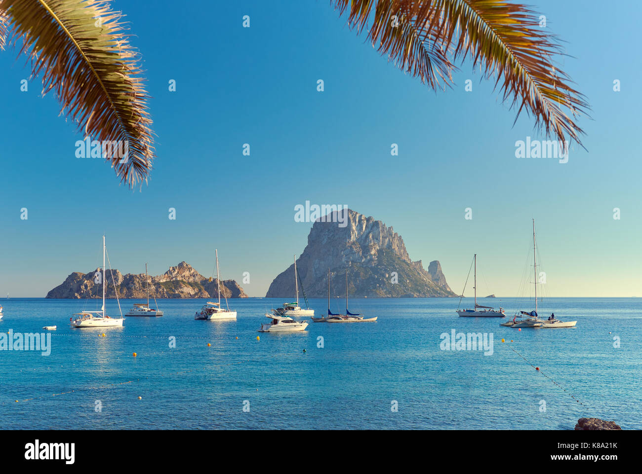 Vue pittoresque sur l'île mystérieuse de Es Vedra. L'île d'ibiza, Baléares, Espagne. Banque D'Images