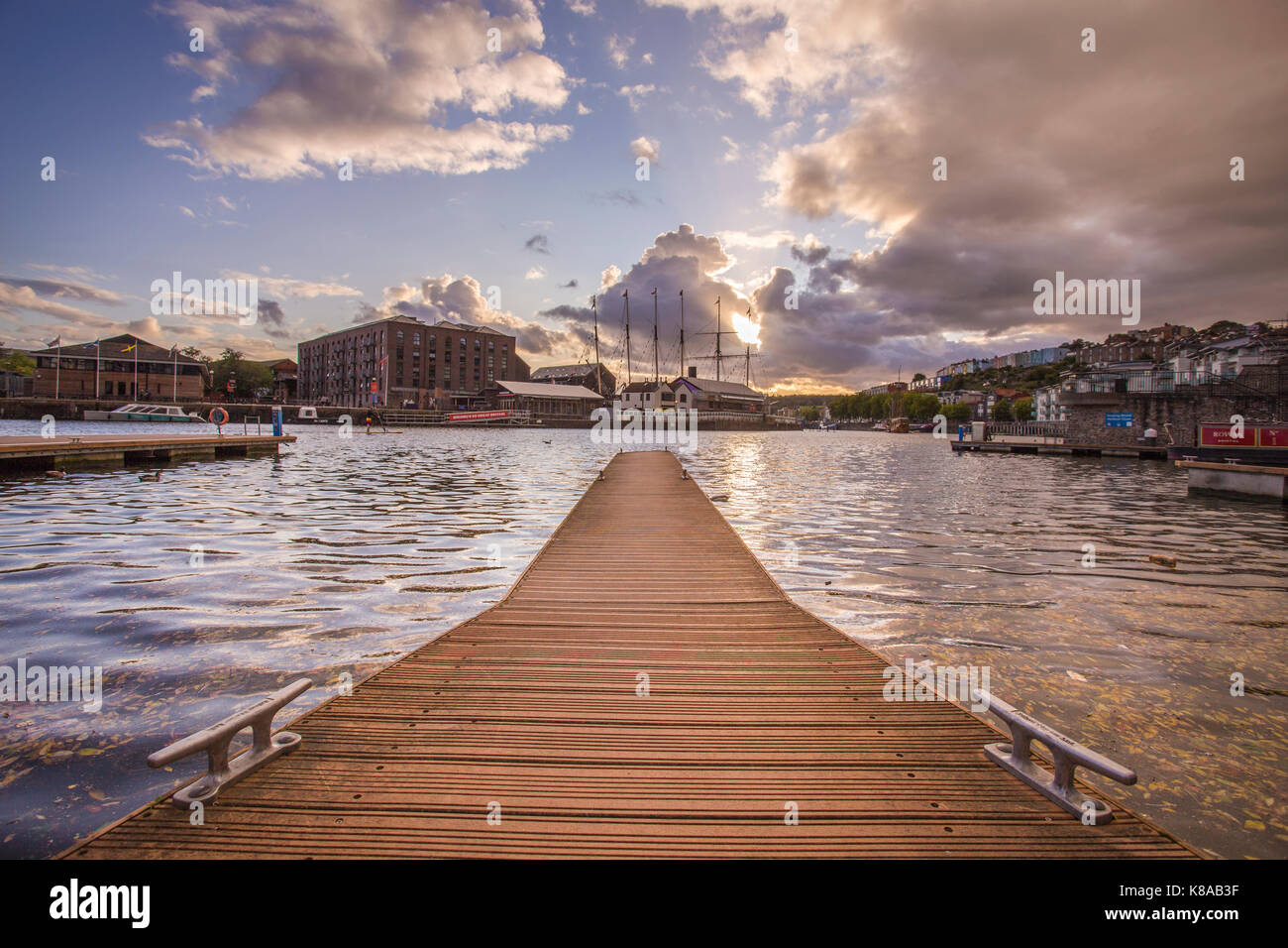 Coucher de soleil sur la rivière Avon à les quais à Bristol. Banque D'Images