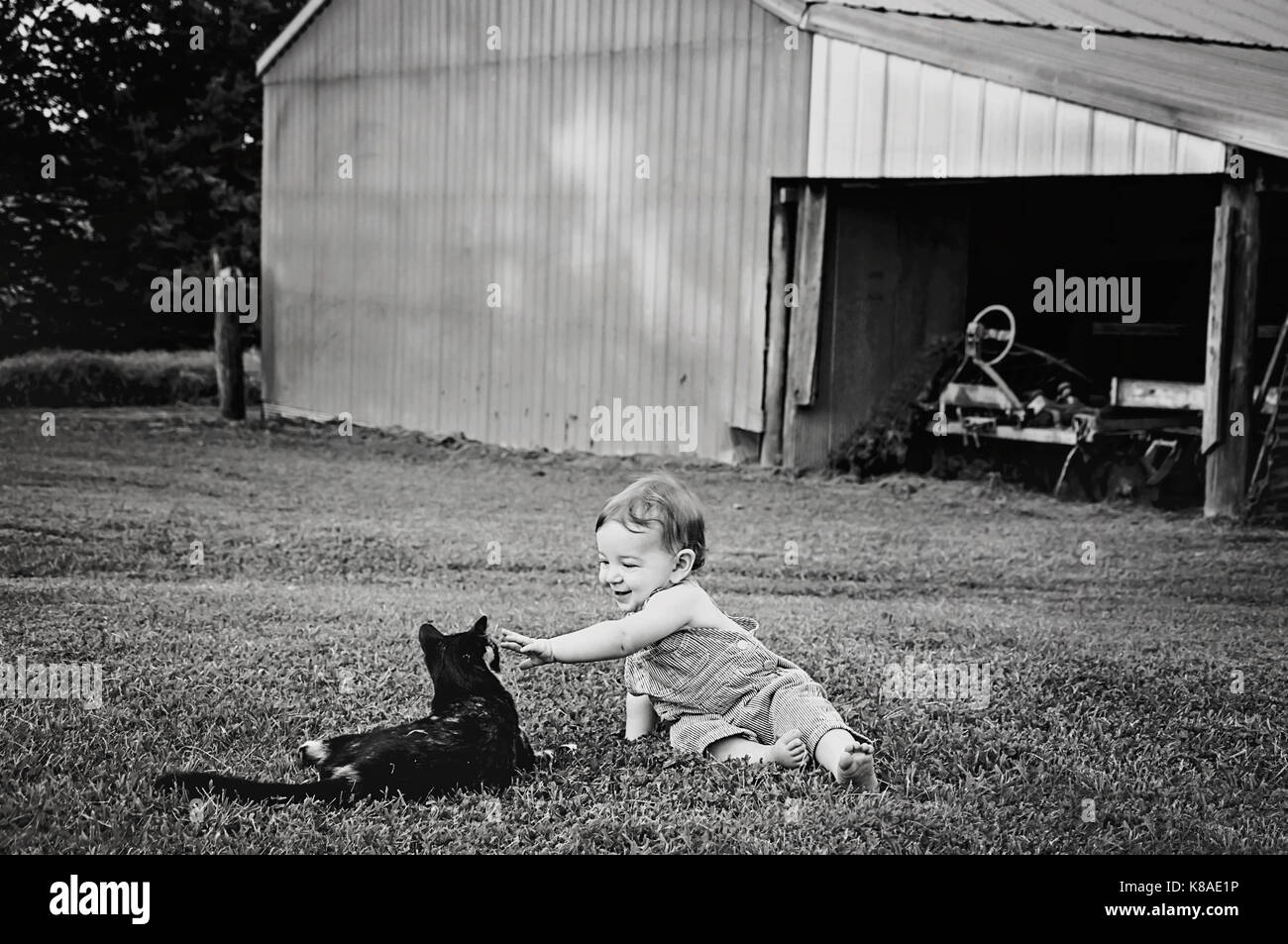 Baby Boy en paramètre du pays Banque D'Images