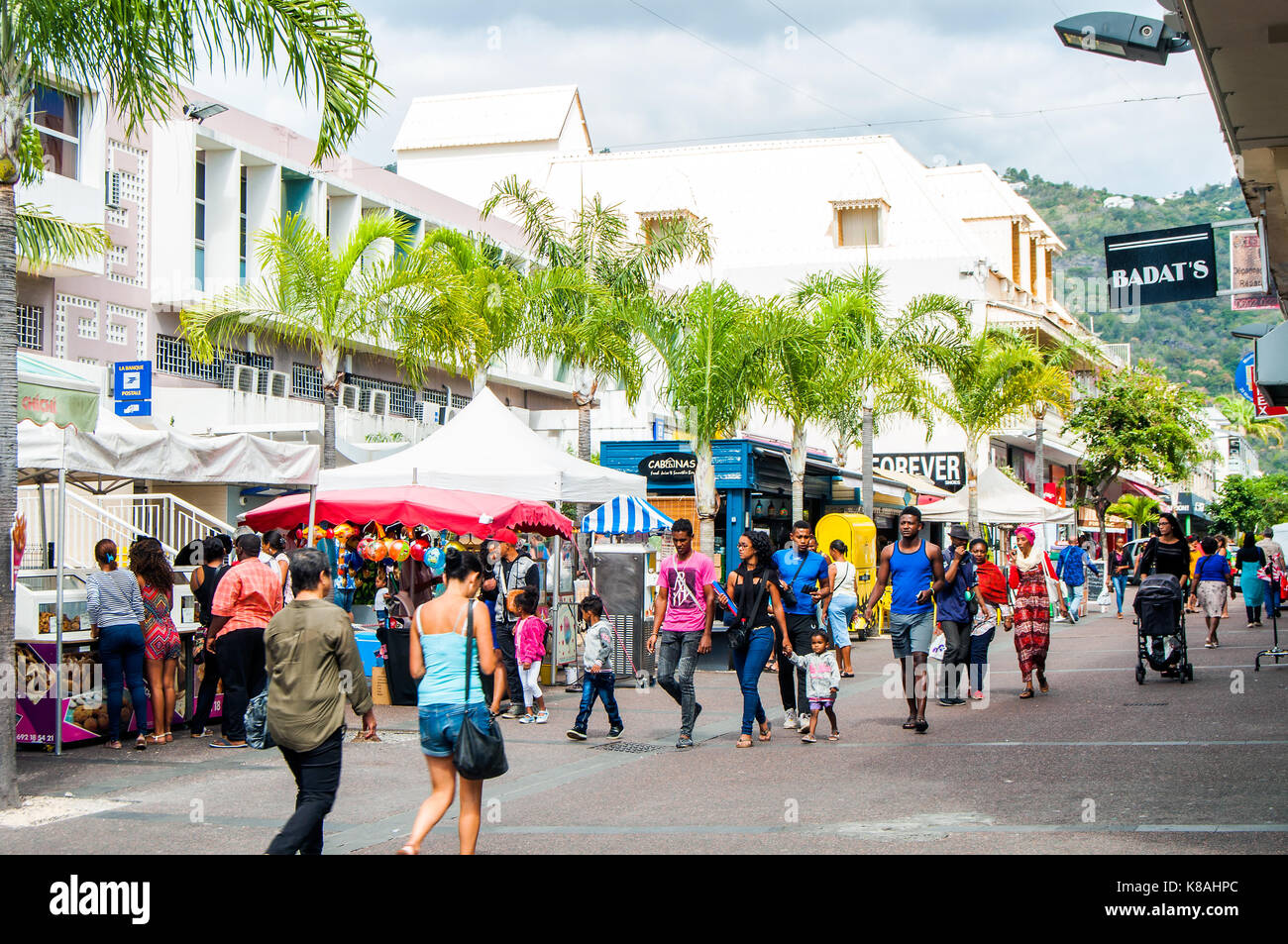 Scène de rue commerçante piétonnière, rue Maréchal leclerc, St denis