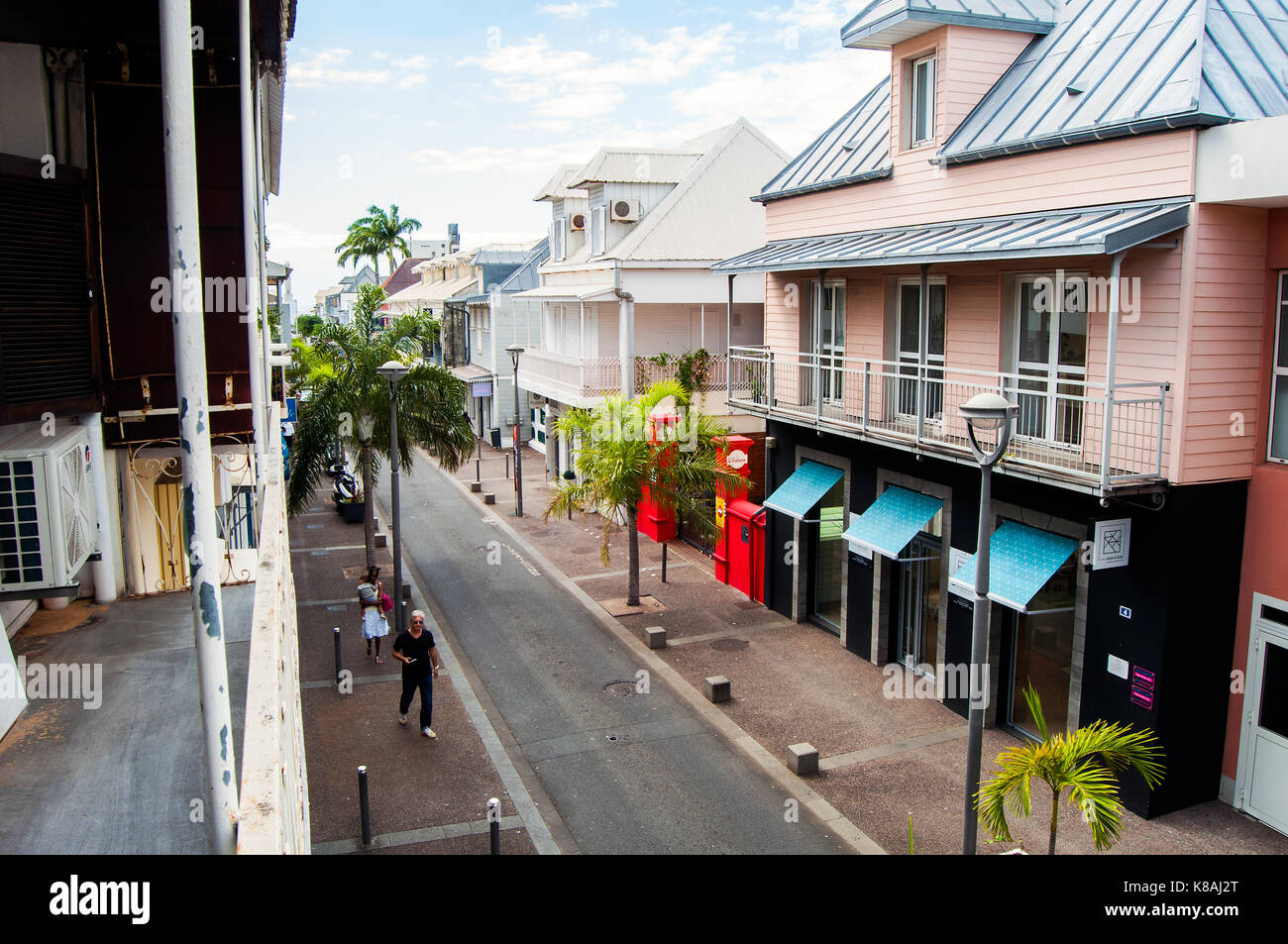 Scène de rue commerçante piétonnière, rue Maréchal leclerc, St denis, la réunion. Banque D'Images