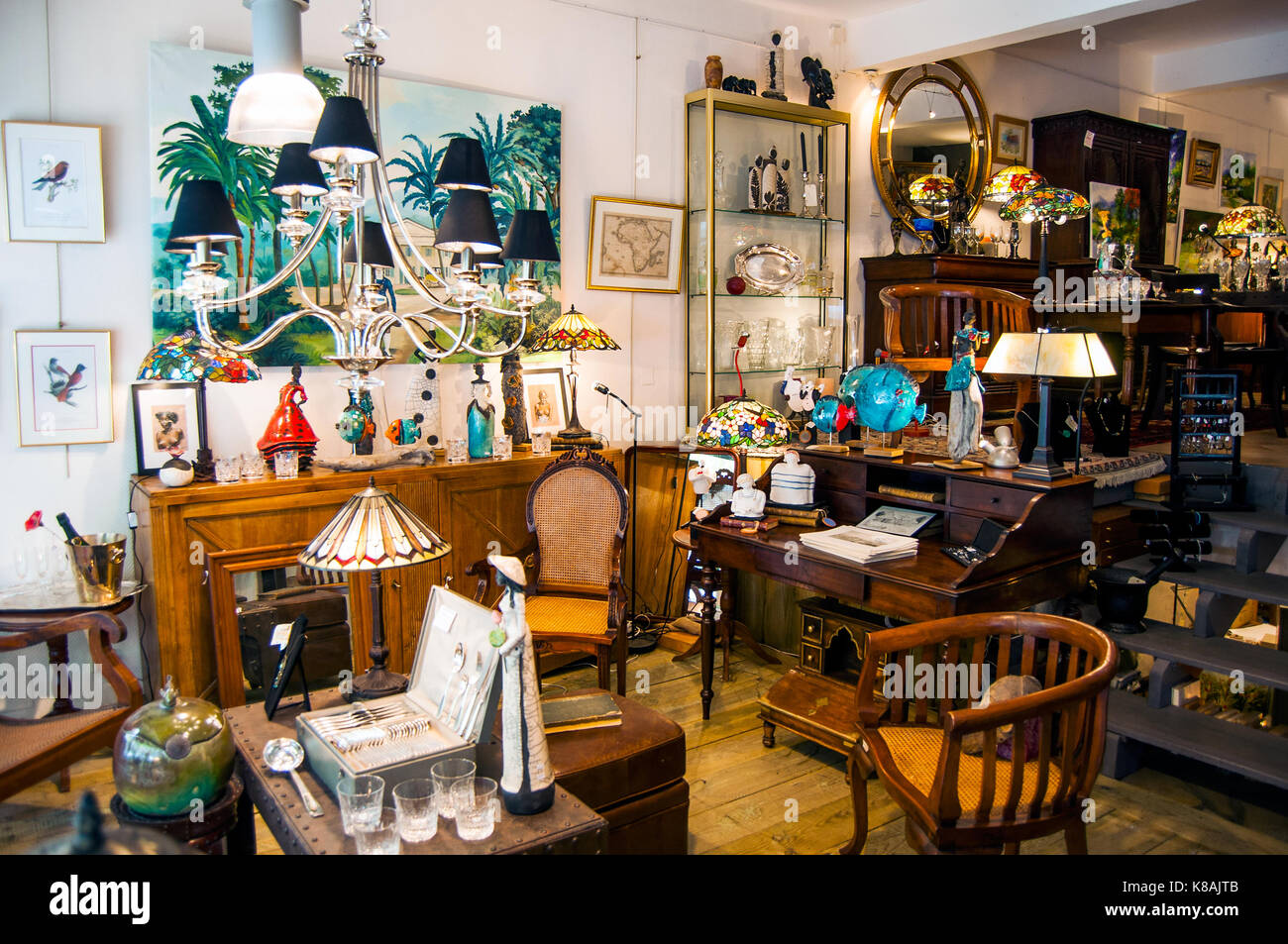 Antique Shop intérieur, seuls piétons rue commerçante, rue Maréchal leclerc, St denis, la réunion. Banque D'Images