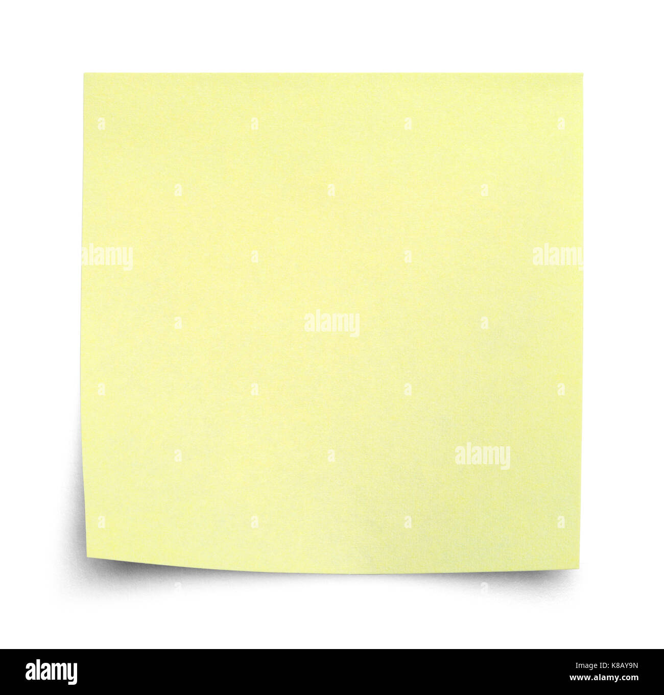 Post-it jaune froissé isolé sur fond blanc. Banque D'Images