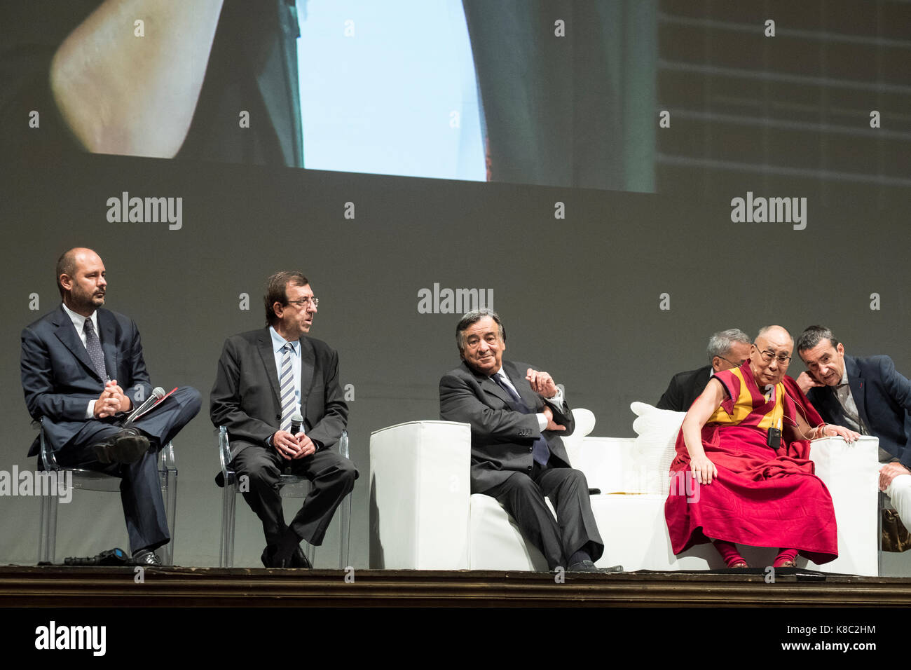 Palerme, Italie. 18 sep, 2017. La conférence de Palerme dans le XIV Dalaï-lama Tenzin Gyatso. xiv dalaï-lama Tenzin Gyatso revient à Palerme. joie comme une inspiration pour invoquer la paix. Après plus de vingt ans, 14e dalaï-lama Tenzin Gyatso, chef spirituel du Tibet et prix Nobel de la paix, revient à la ville de Palerme. crédit : gianfranco spatola/pacific press/Alamy live news Banque D'Images