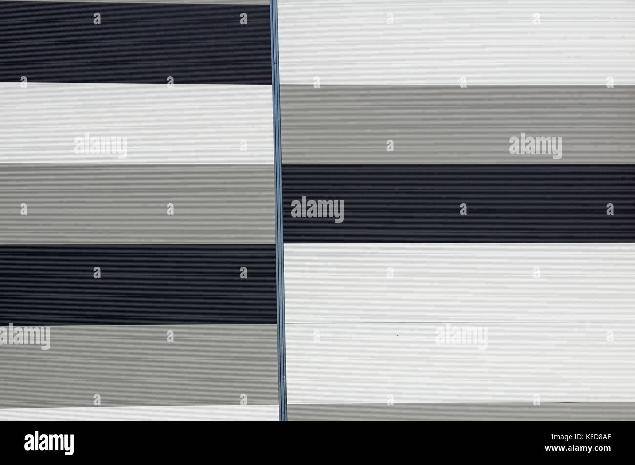Façade moderne de panneaux composites, vue de l'extérieur. abstrait architecture fond Banque D'Images