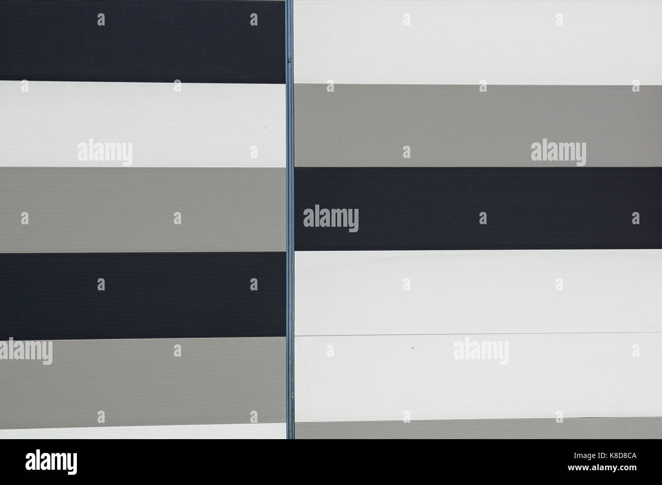 Façade moderne de panneaux composites, vue de l'extérieur. abstrait architecture fond Banque D'Images