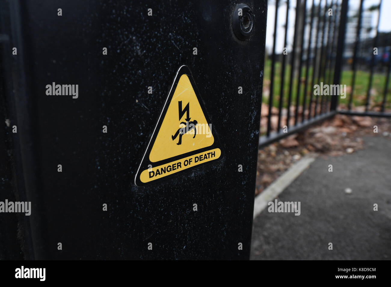 Danger de mort signe sur boîtier électrique Banque D'Images