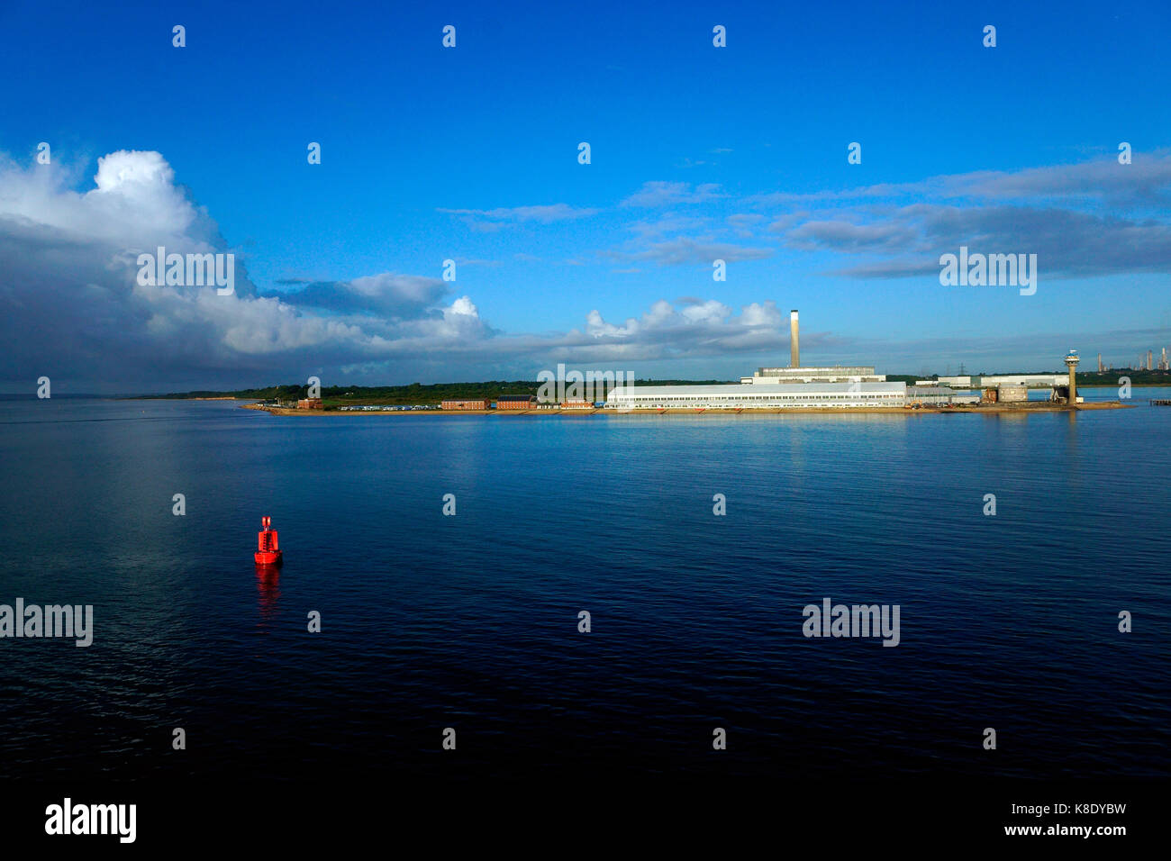 Calshot spit, château, tour et hangar. Banque D'Images