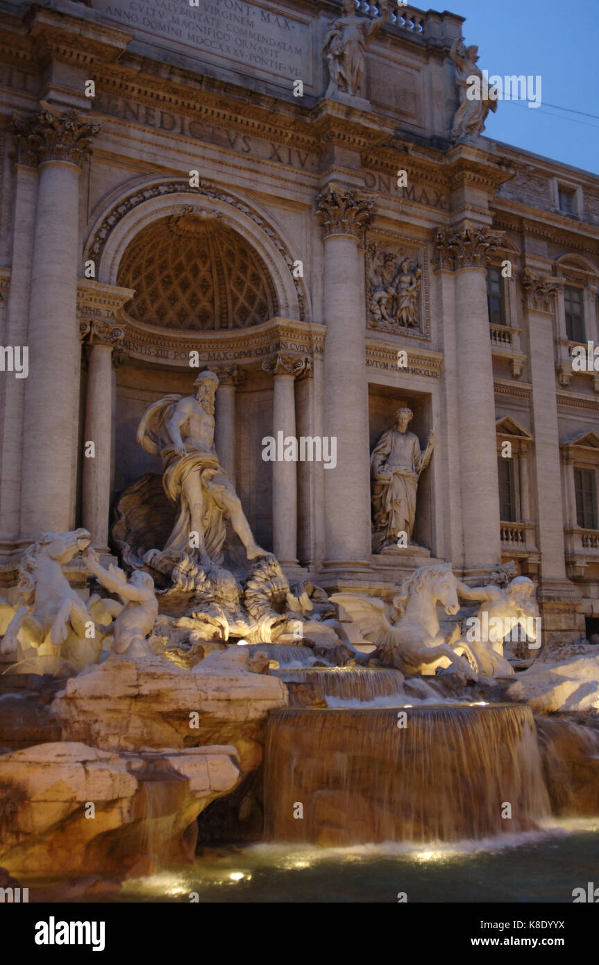 Italie. Rome. La fontaine de Trevi. baroque. Conçu par Nicola Salvi (1697-1751) et achevé par Pietro Bracci (1700-1773), 1762. Banque D'Images