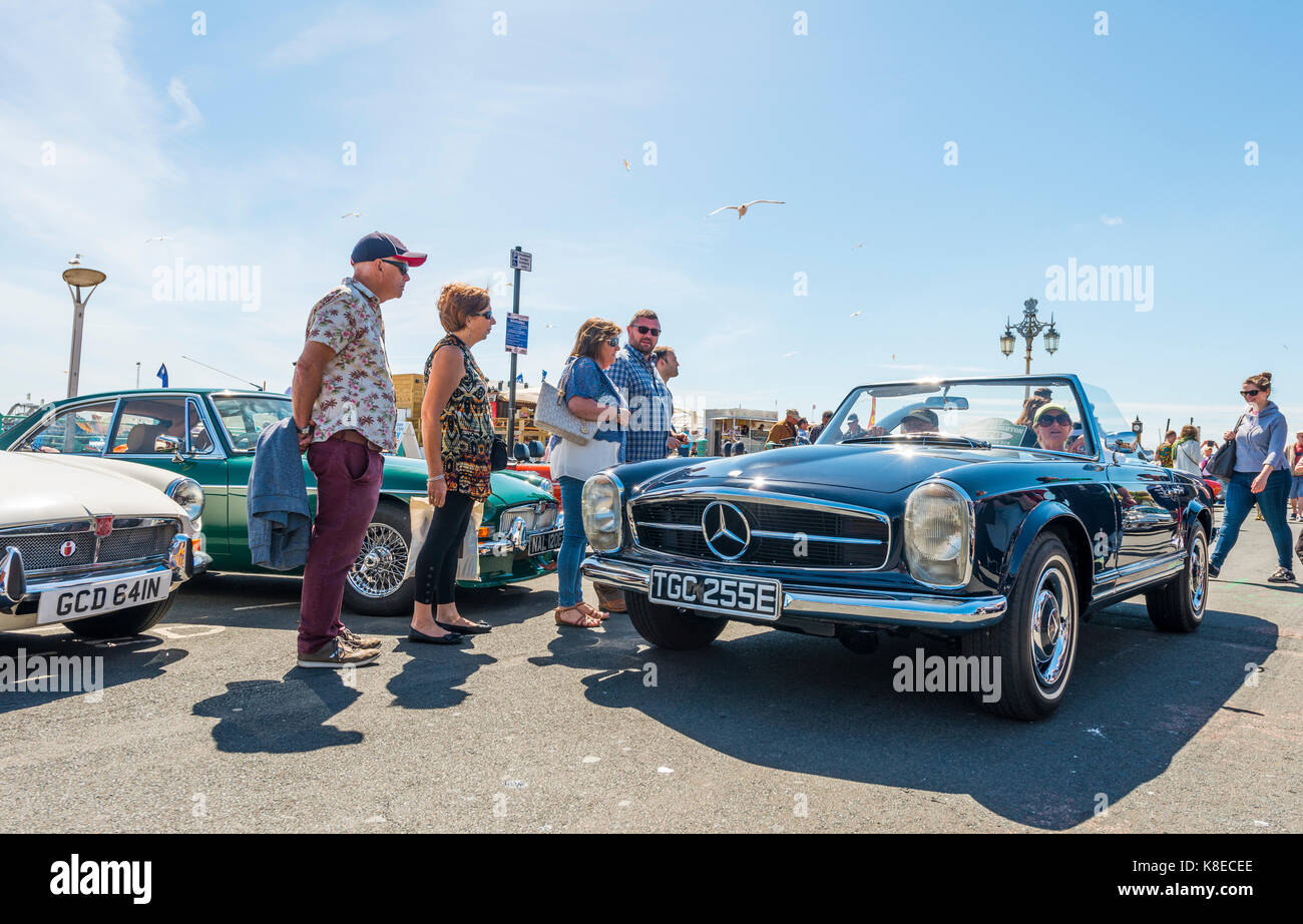 Vieille mercedes, Oldtimer, la plage de Brighton, East Sussex, Angleterre Banque D'Images