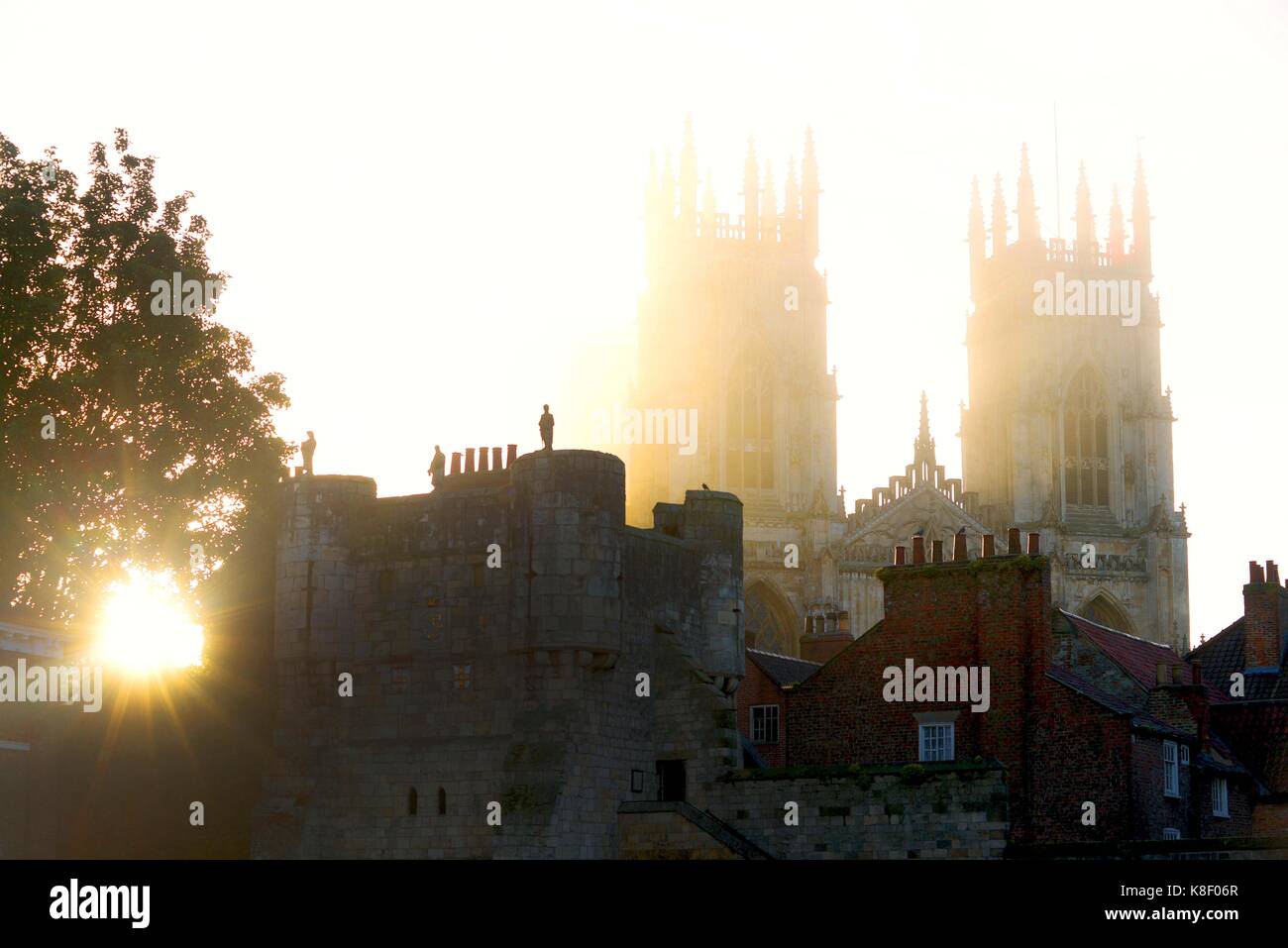 Le soleil se lever à la cathédrale de York, North Yorkshire, UK. Banque D'Images