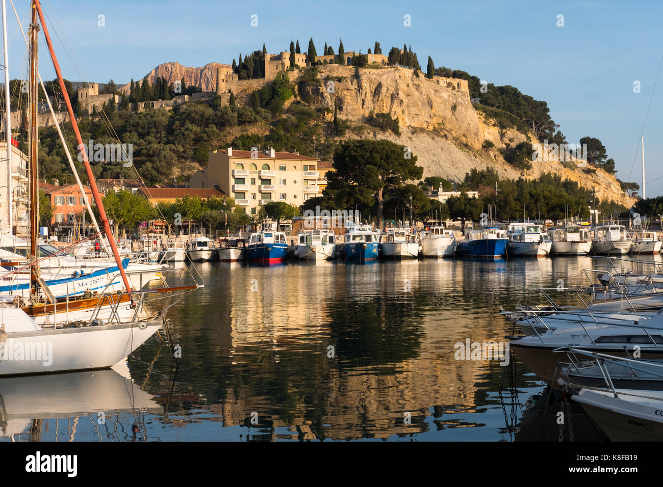 Marina à cassis, département des Bouches-du-Rhône en Provence-alpes-côte d'azur dans le sud de la france Banque D'Images