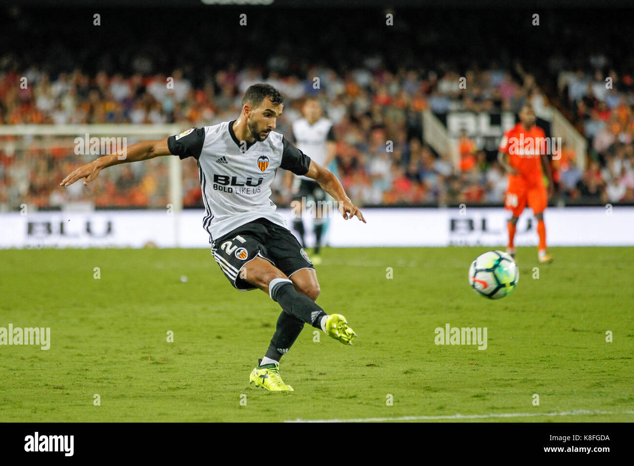 # 21 defender martin montoya de valence cf et l'espagnol au cours de la ligue de Santander (la liga) match joué au stade Mestalla entre Valence cf et malaga cf. sept 19 2017. Banque D'Images