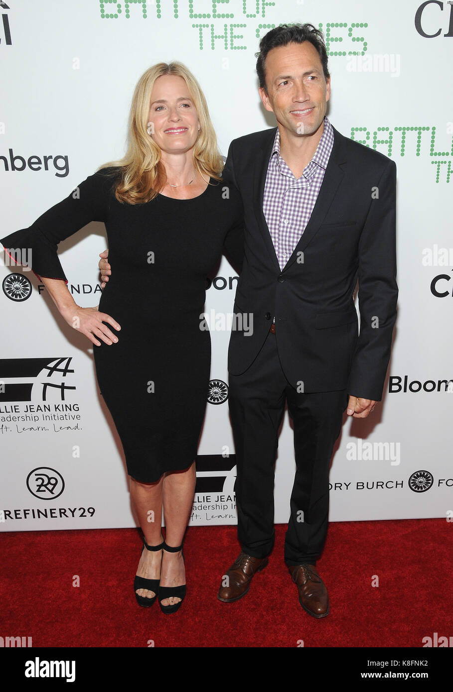 New York, NY, États-Unis. 19 septembre 2017. Elisabeth Shue et andrew Shue assistent à la projection de la « Bataille Des Sexes » à New York au Théâtre SVA le 19 septembre 2017 à New York. Crédit : John Palmer/Media Punch/Alay Live News Banque D'Images New York, NY, États-Unis. 19 septembre 2017. Elisabeth Shue et andrew Shue assistent à la projection de la « Bataille Des Sexes » à New York au Théâtre SVA le 19 septembre 2017 à New York. Crédit : John Palmer/Media Punch/Alay Live News Banque D'Images