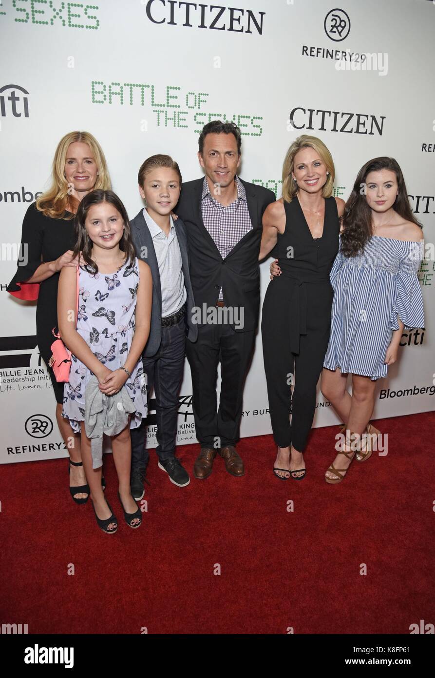 New York, NY, USA. Sep 19, 2017. Elisabeth Shue, ava mcintosh, Wyatt shue, Andrew shue, amy robach, annie mcintosh aux arrivées de bataille des sexes le dépistage, la School of visual arts (SVA) theatre, New York, NY Le 19 septembre 2017. crédit : Derek storm/everett collection/Alamy live news Banque D'Images New York, NY, USA. Sep 19, 2017. Elisabeth Shue, ava mcintosh, Wyatt shue, Andrew shue, amy robach, annie mcintosh aux arrivées de bataille des sexes le dépistage, la School of visual arts (SVA) theatre, New York, NY Le 19 septembre 2017. crédit : Derek storm/everett collection/Alamy live news Banque D'Images