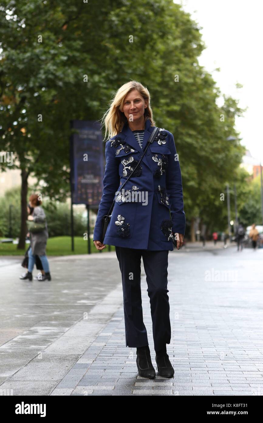 Elizabeth von guttman, fondateur de la revue du système, ce qui pose à l'extérieur de la Christopher kane défilé lors de la London fashion week - sept 18, 2017 - Photo : manhattan piste/valentina ranieri ***pour un usage éditorial uniquement*** | verwendung weltweit Banque D'Images