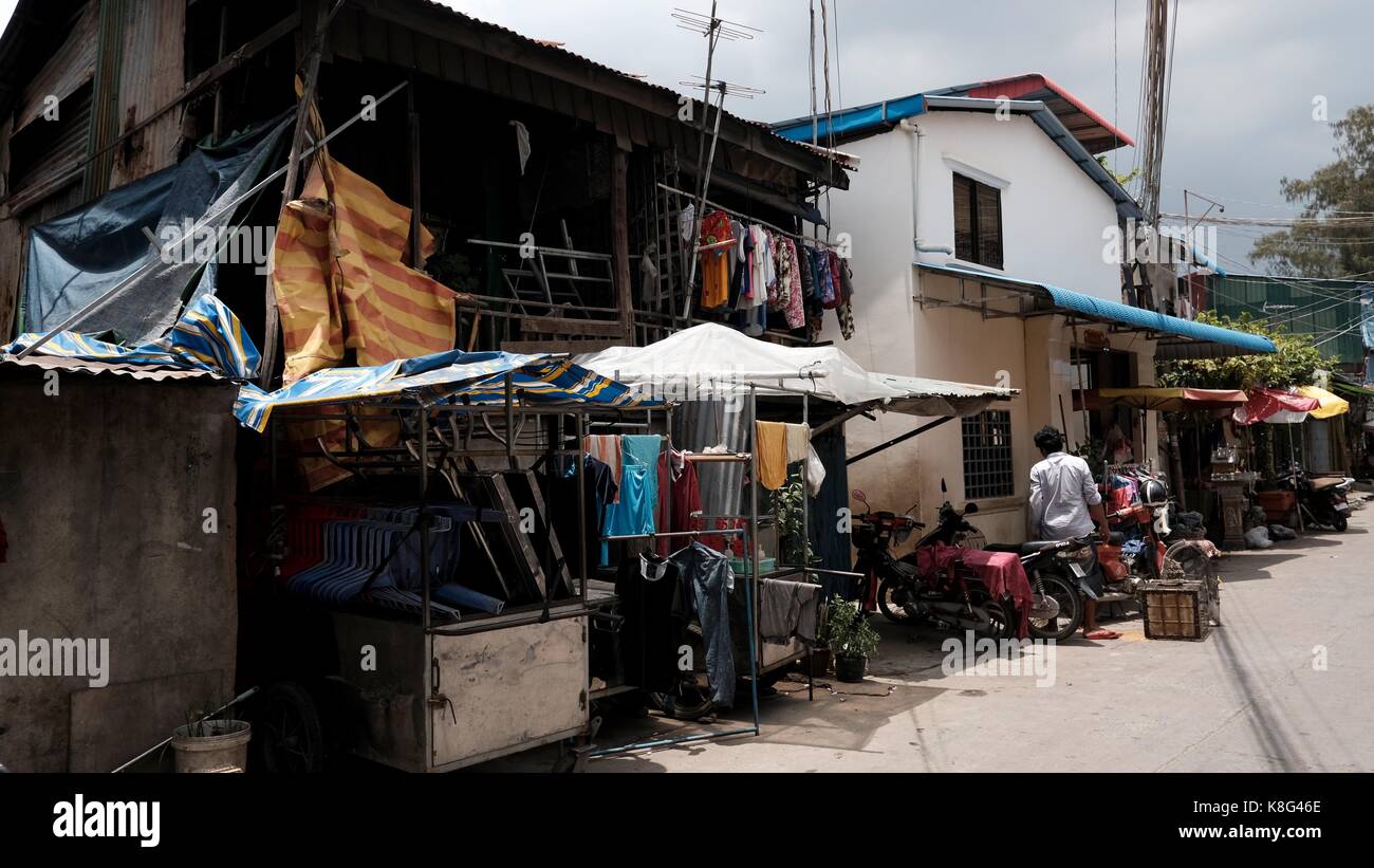 Les pauvres vivant dans des cabanes en bois de la l'ordre de quitter le pont Monivong Phnom Penh Cambodge communautés de squatters Banque D'Images