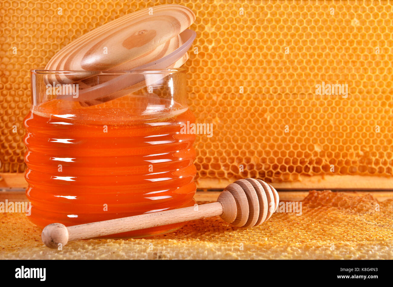 Pot de miel et stick pour le miel Banque D'Images