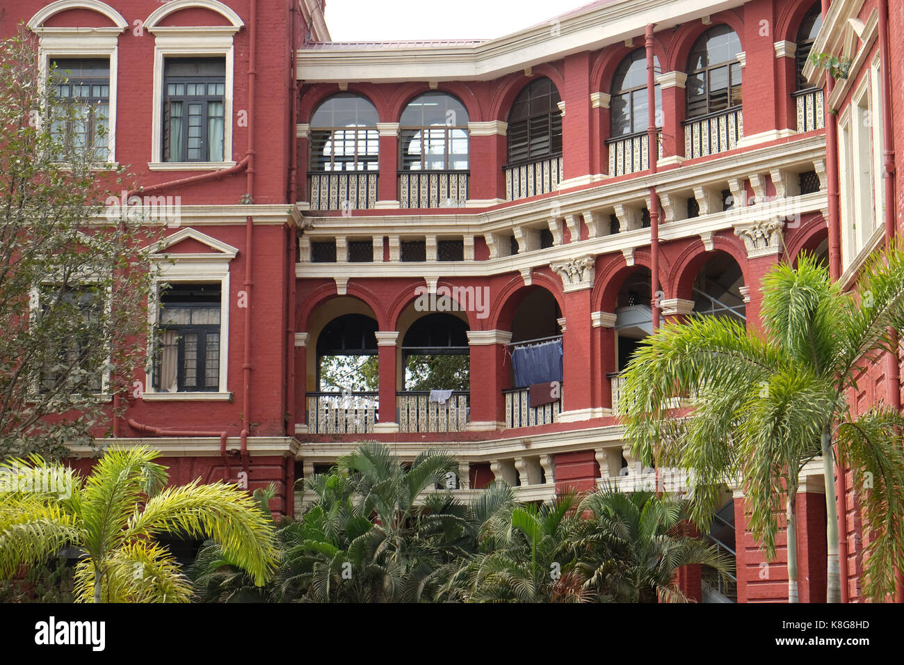 Birmanie, Myanmar : les bâtiments de l'époque coloniale à Yangon (anciennement Rangoon). Bâtiment de l'Hôpital général de Rangoon, connue pour son architecture de style Victorien Banque D'Images