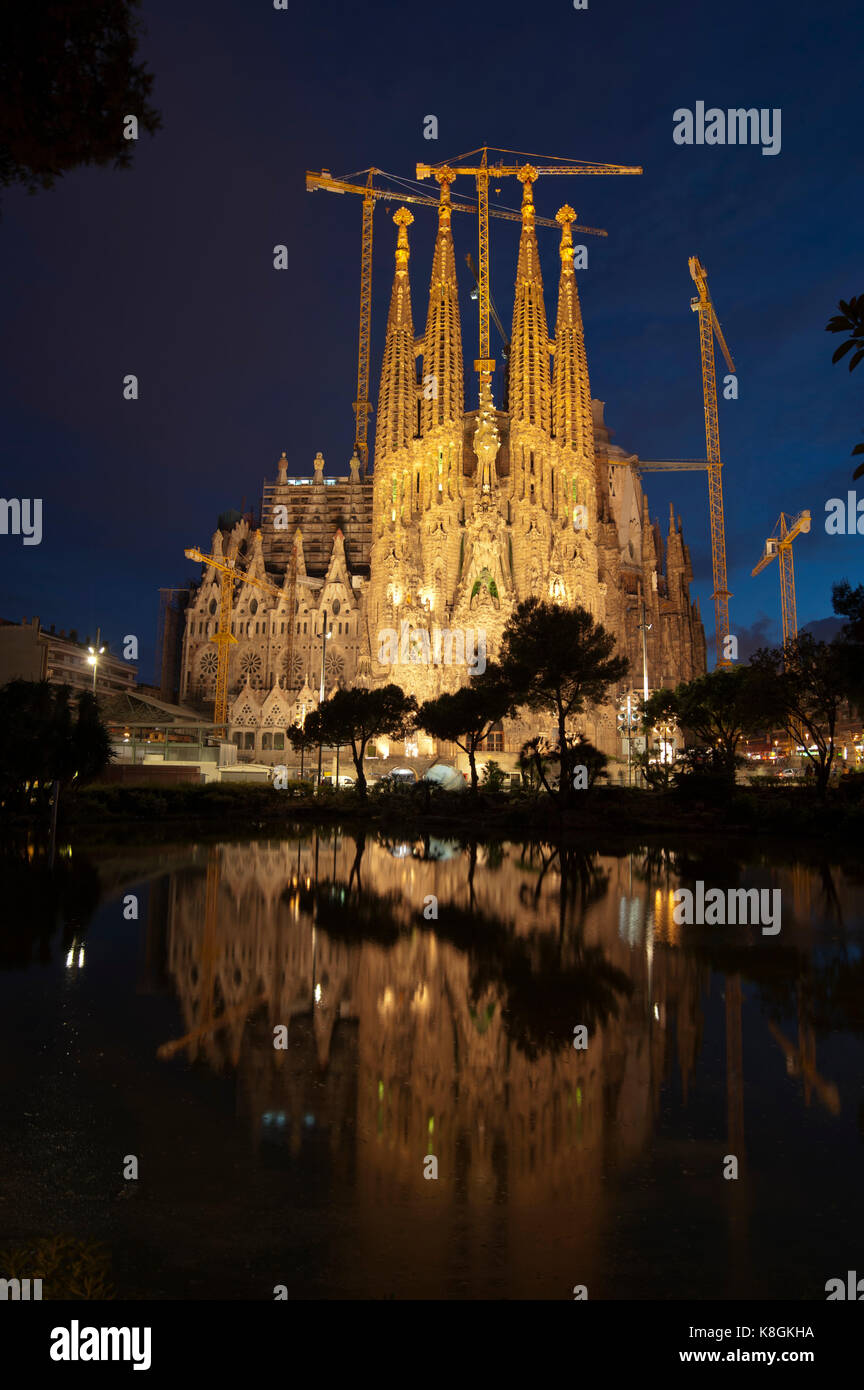 À la tombée de la Sagrada Familia, Barcelone, Espagne Banque D'Images