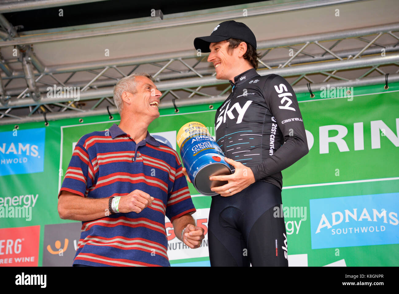 Geraint Thomas sur le podium ayant remporté l'étape 5 du contre-la-montre de l'OVO Tour of Britain course cycliste à Clacton, Tendring, Essex Banque D'Images