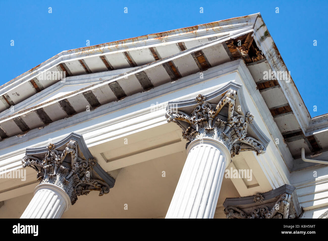 Wilmington Caroline du Nord,North 3rd Street,quartier historique,Thalian Hall Centre for the Performing Arts,théâtre,théâtre,extérieur,colonne,détérioration Banque D'Images