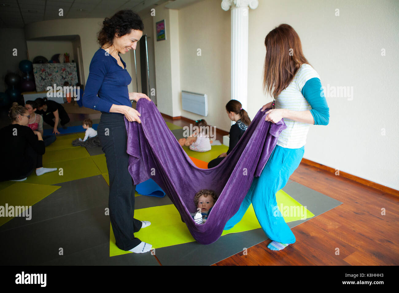 Le parent et l'enfant la pratique du yoga Banque D'Images