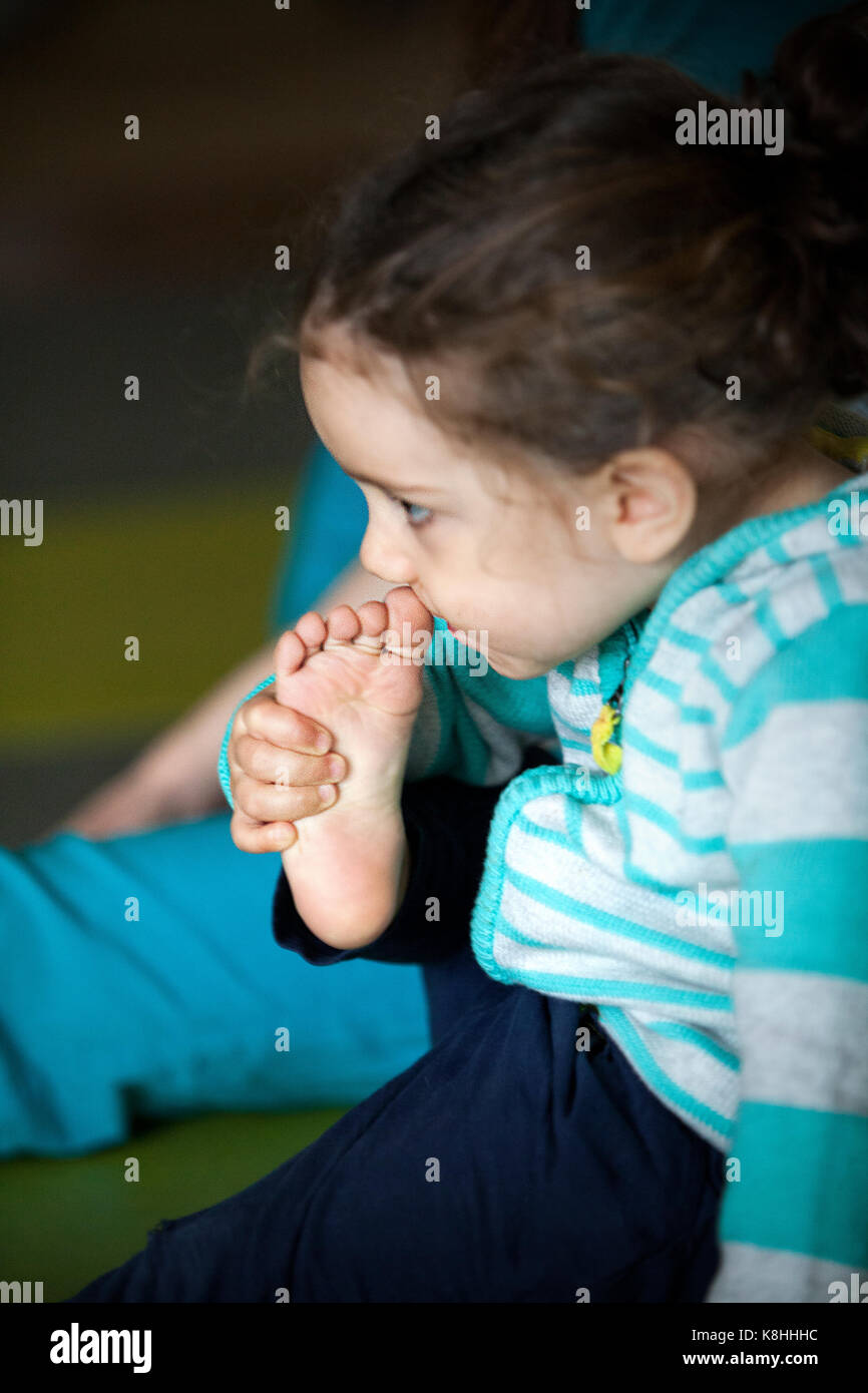 Le parent et l'enfant la pratique du yoga Banque D'Images